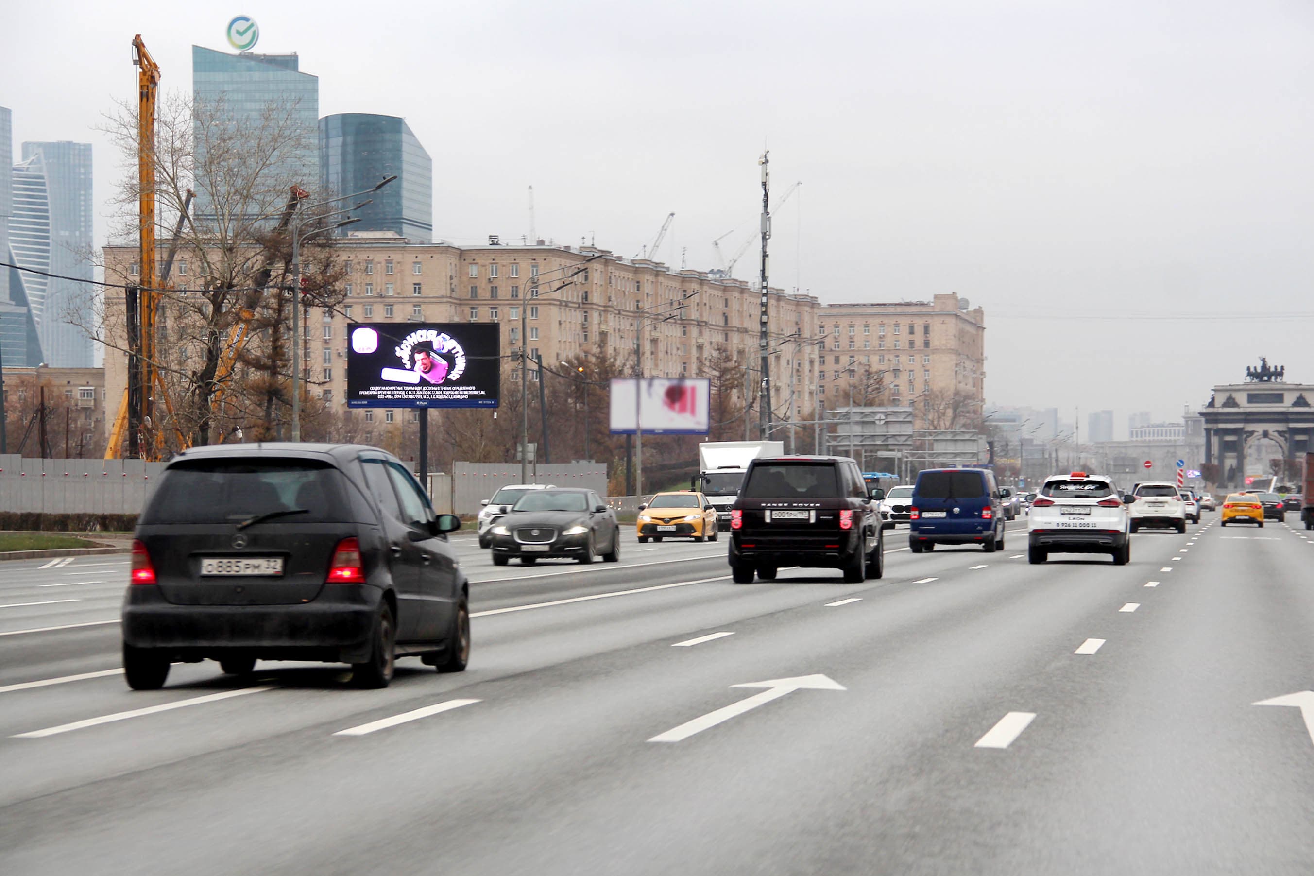 Кутузовский проспект 38с1-48, 150 м после съезда на проспект Багратиона, сторона Б1 Москва. Кутузовский проспект 38с1-48, 150 м после съезда на проспект Багратиона, сторона Б1