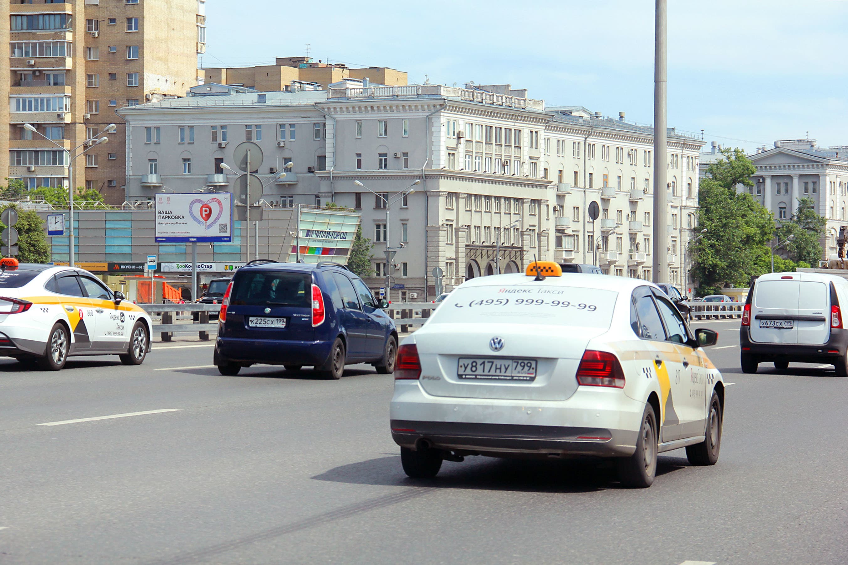 Ленинградский пр-т 62А (ТК "Галерея Аэропорт", м. "Аэропорт"), сторона Б Москва. Ленинградский пр-т 62А (ТК "Галерея Аэропорт", м. "Аэропорт"), сторона Б