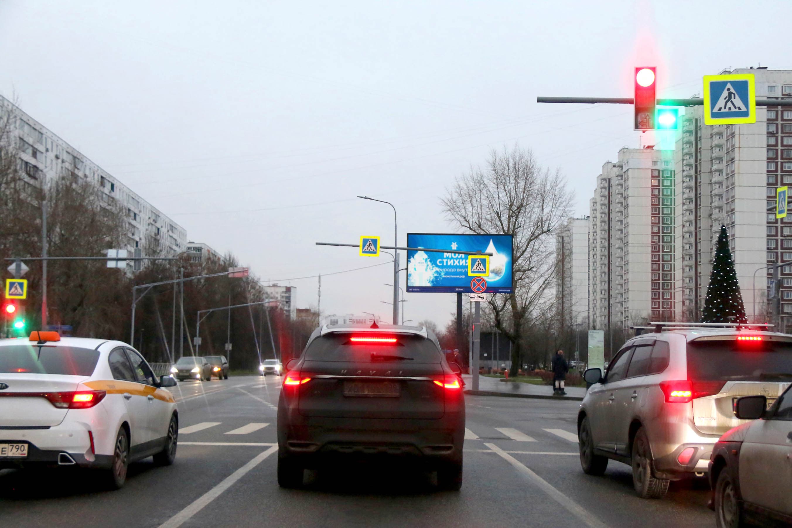 Ореховый бульвар 21к1 напротив, Х с ул. Генерала Белова, (светофор, м. "Домодедовская"), сторона А1 Москва. Ореховый бульвар 21к1 напротив, Х с ул. Генерала Белова, (светофор, м. "Домодедовская"), сторона А1