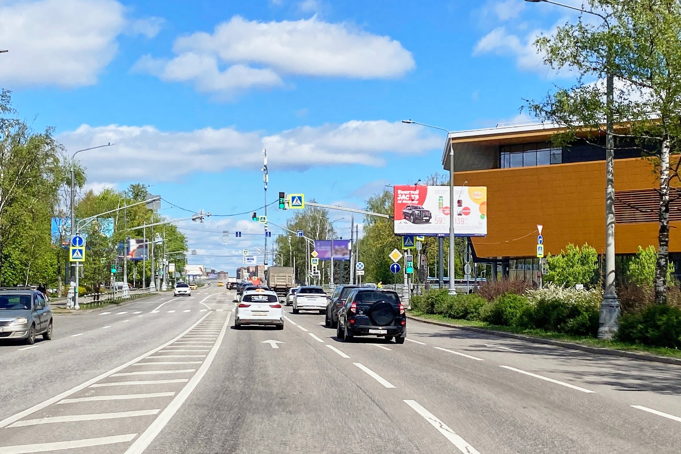 ТиНАО, Московский, Атласова ул., нечетная сторона, съезд с ул. Бианки, (светофор, ТЦ "Столица"), сторона А Москва. ТиНАО, Московский, Атласова ул., нечетная сторона, съезд с ул. Бианки, (светофор, ТЦ "Столица"), сторона А