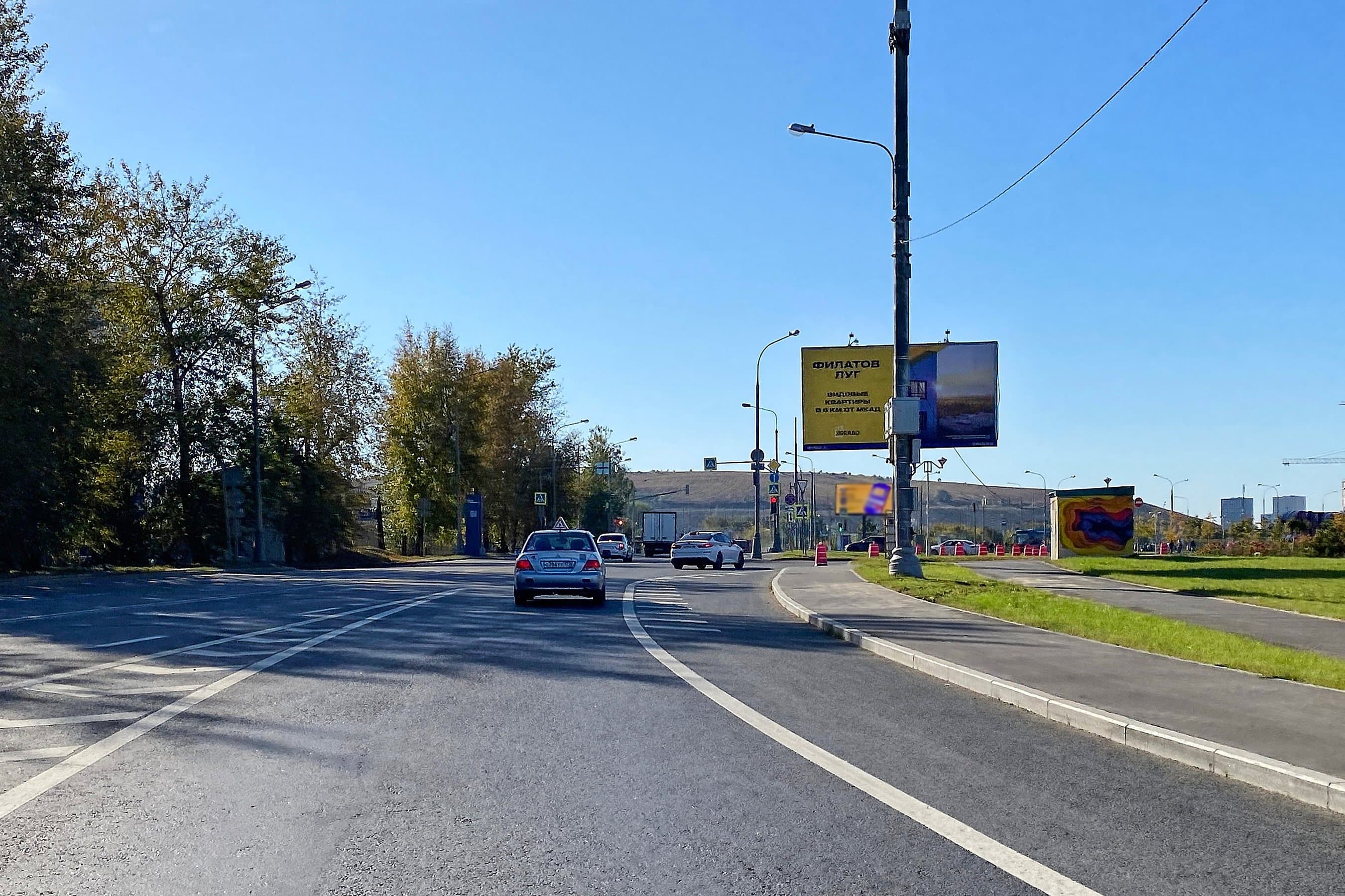 ТиНАО, Саларьевский Спуск ул., 400 м после Х с Киевским шоссе, (светофор, м. "Саларьево", ТЦ "Саларис"), сторона А Москва. ТиНАО, Саларьевский Спуск ул., 400 м после Х с Киевским шоссе, (светофор, м. "Саларьево", ТЦ "Саларис"), сторона А