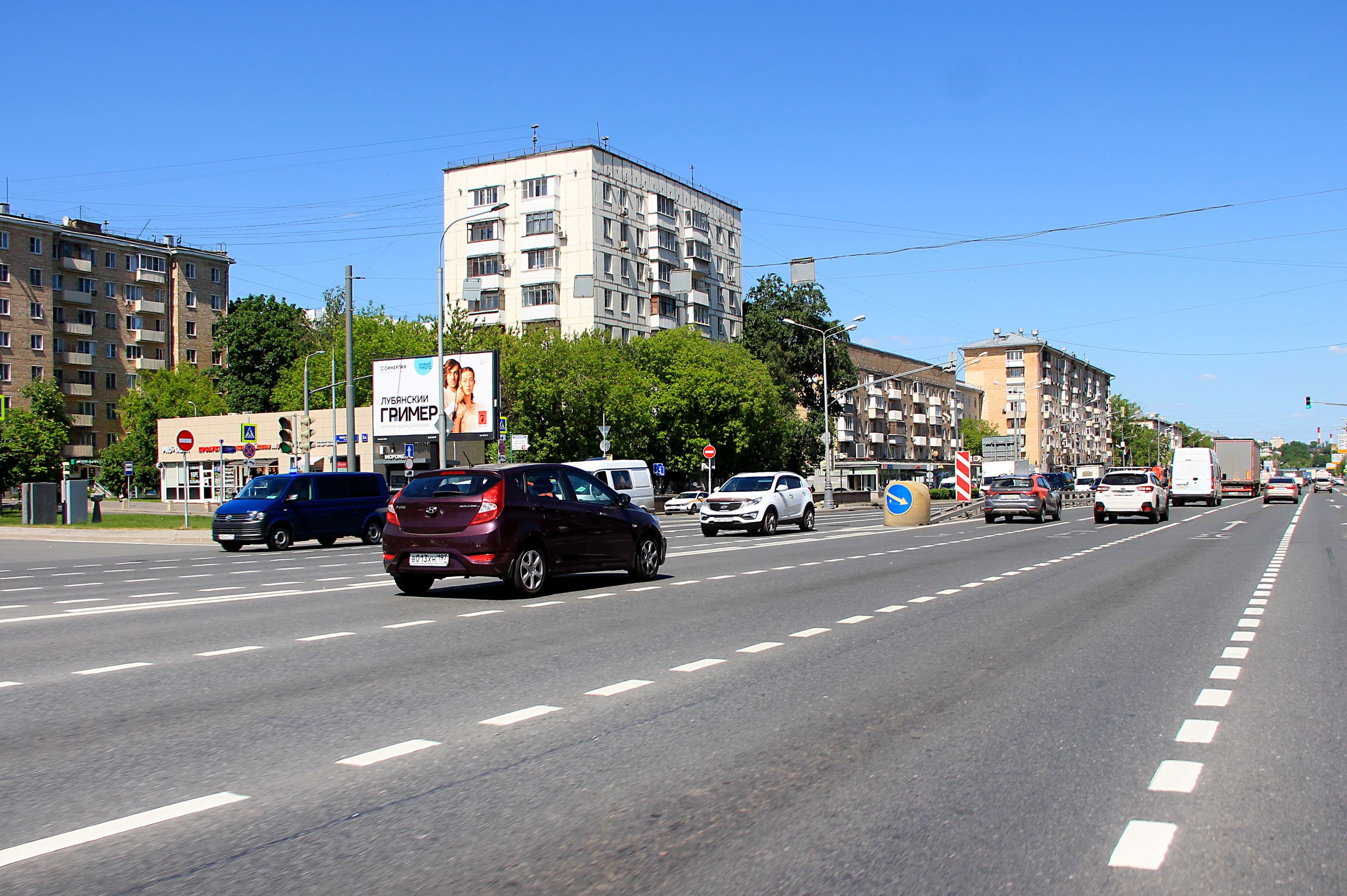 Варшавское ш. 78/2-80, р/п, X с Чонгарским б-ром, (светофор, м. "Варшавская", ТЦ "Варшавский"), сторона Б Москва. Варшавское ш. 78/2-80, р/п, X с Чонгарским б-ром, (светофор, м. "Варшавская", ТЦ "Варшавский"), сторона Б