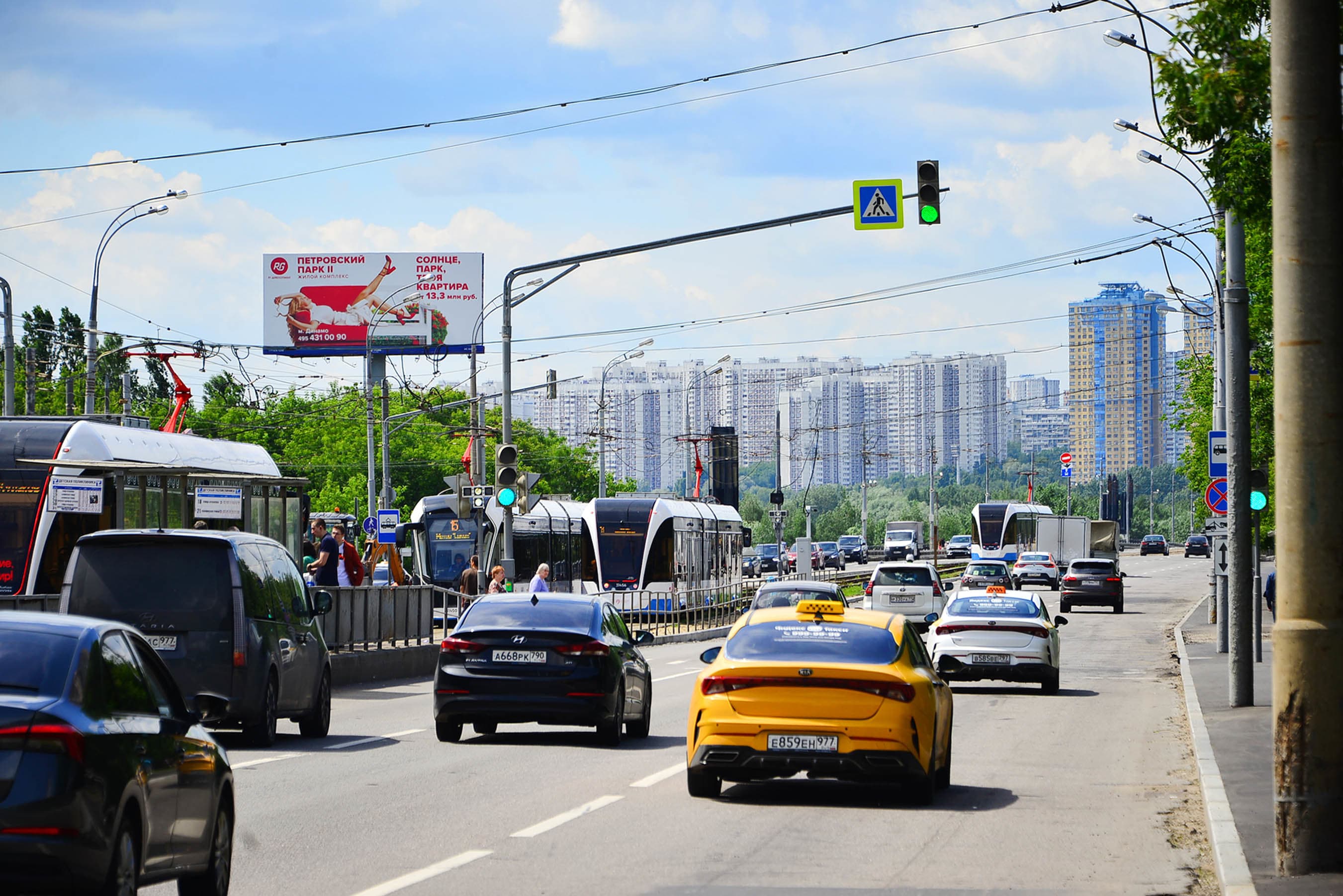 Новощукинская ул., д. 1, съезд со Строгинского моста ( ТРЦ "Щука"), сторона Б Москва. Новощукинская ул., д. 1, съезд со Строгинского моста ( ТРЦ "Щука"), сторона Б