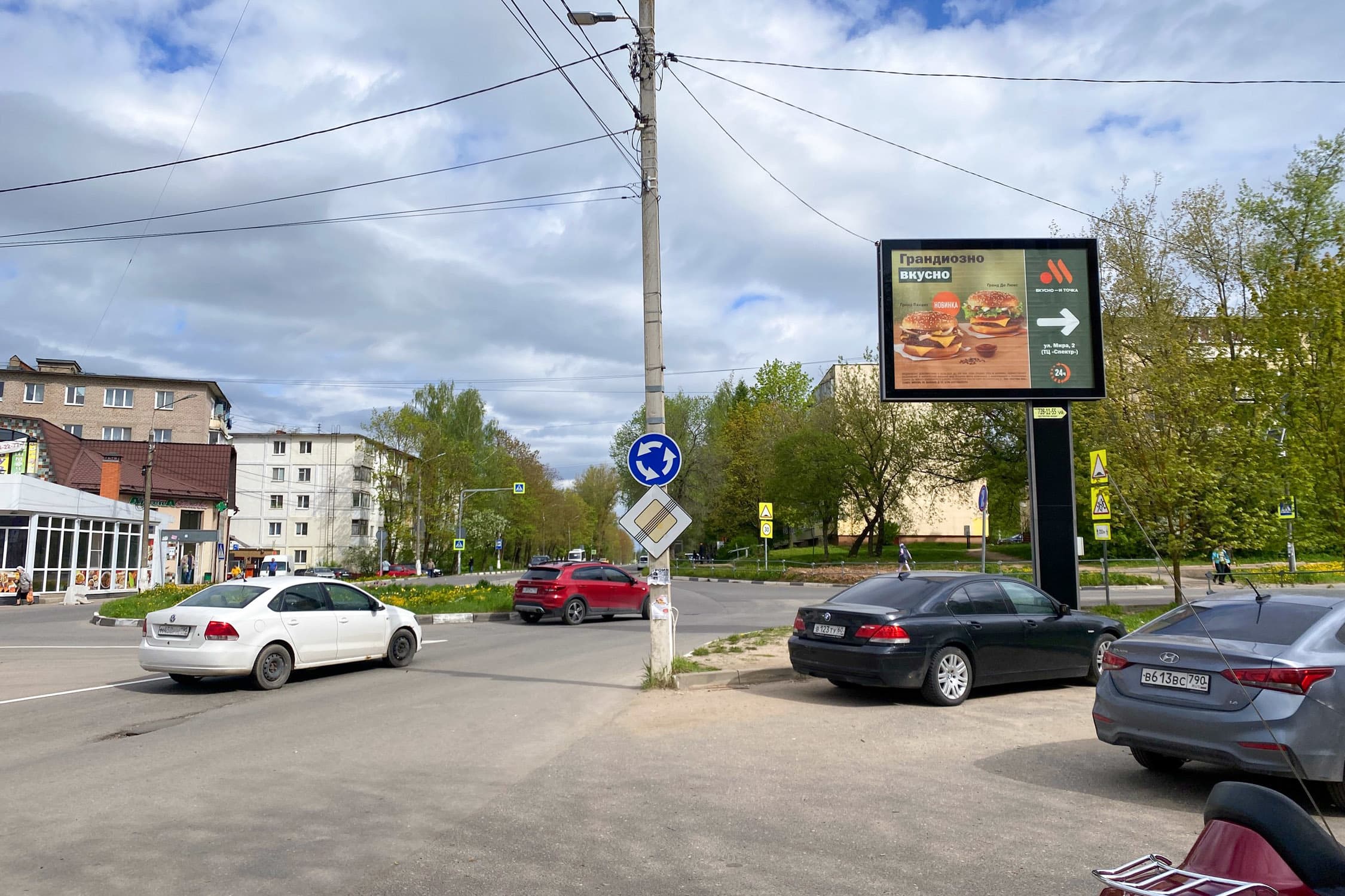 shit 3x6 Реклама 2.7x3.7 по адресу ул. Дмитрия Пожарского, напротив д. 6а по ул. 20 Января, справа