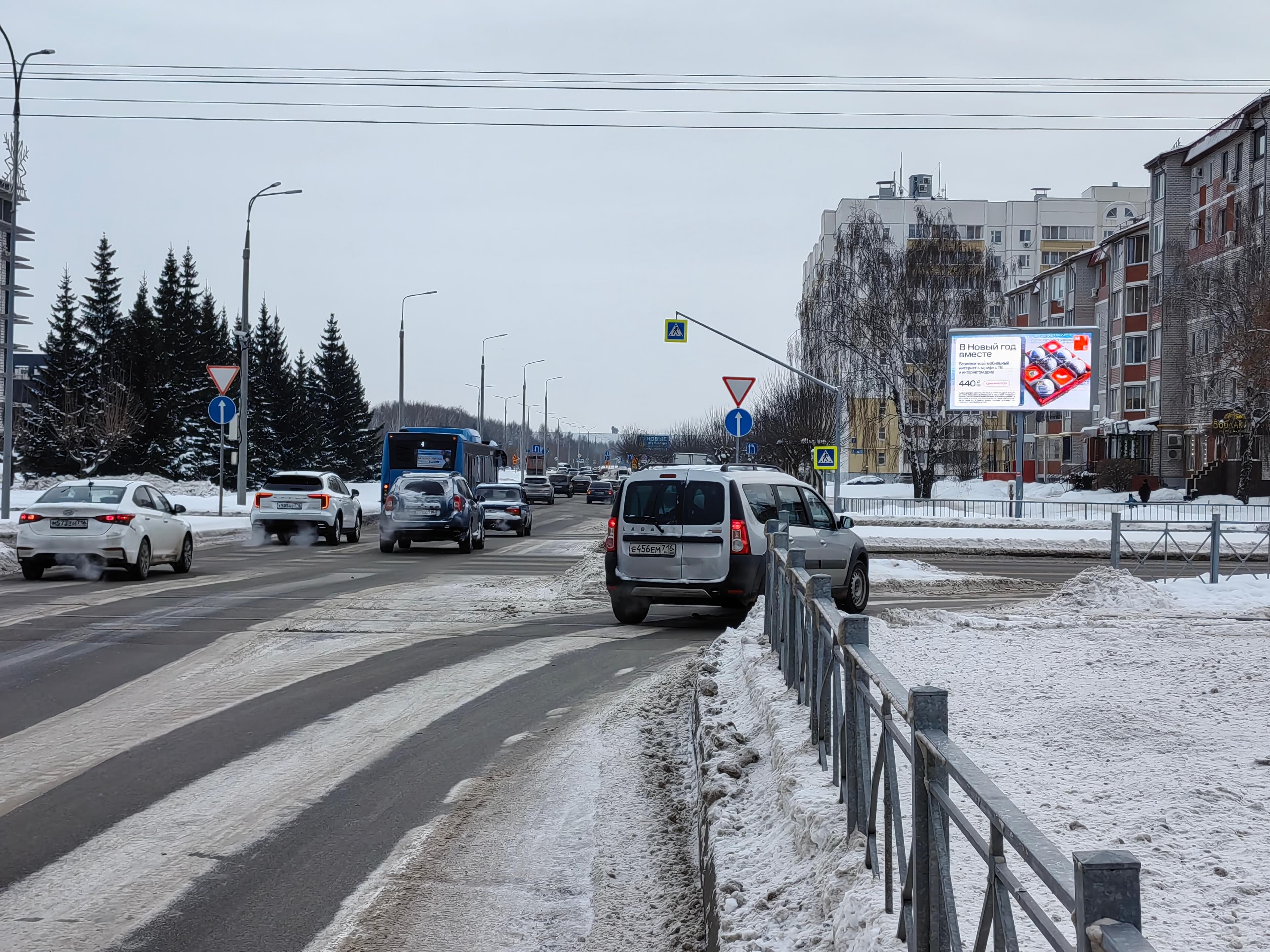 Автозаводский проспект, нечетная сторона, Х с Московским проспектом, (светофор), сторона А Набережные Челны. Автозаводский проспект, нечетная сторона, Х с Московским проспектом, (светофор), сторона А