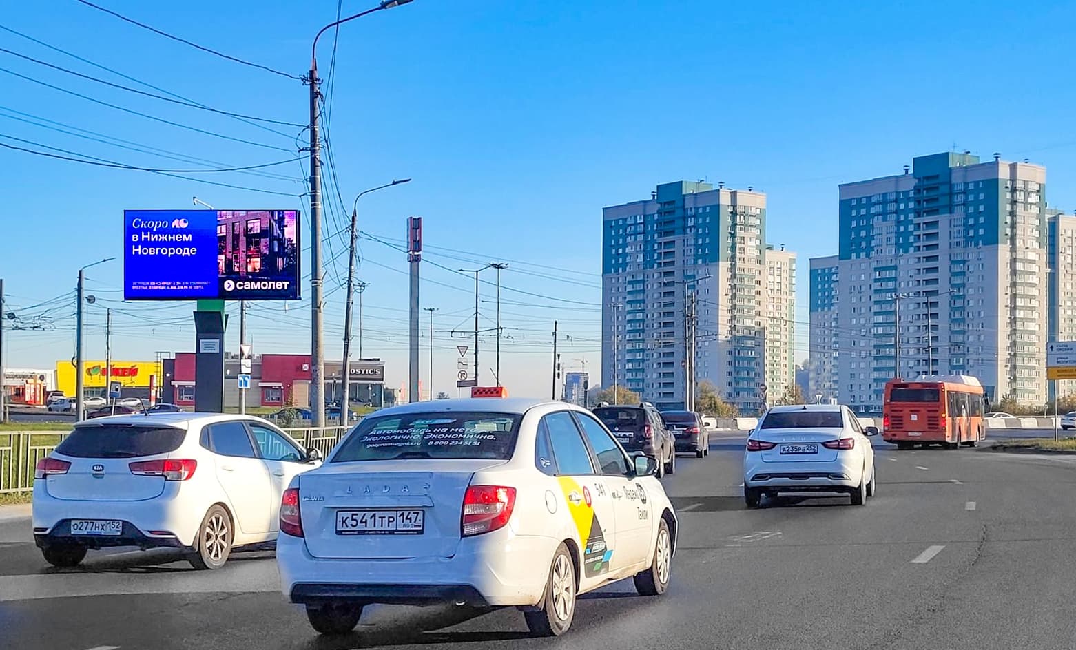 Комсомольская площадь, съезд на Молитовский мост, в круге, сторона А1 Нижний Новгород. Комсомольская площадь, съезд на Молитовский мост, в круге, сторона А1