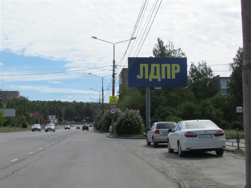 shit 3x6 Реклама 3x6 по адресу Ленинградский просп. , 400м до остановки "Отдых", направление от Ледового дворца