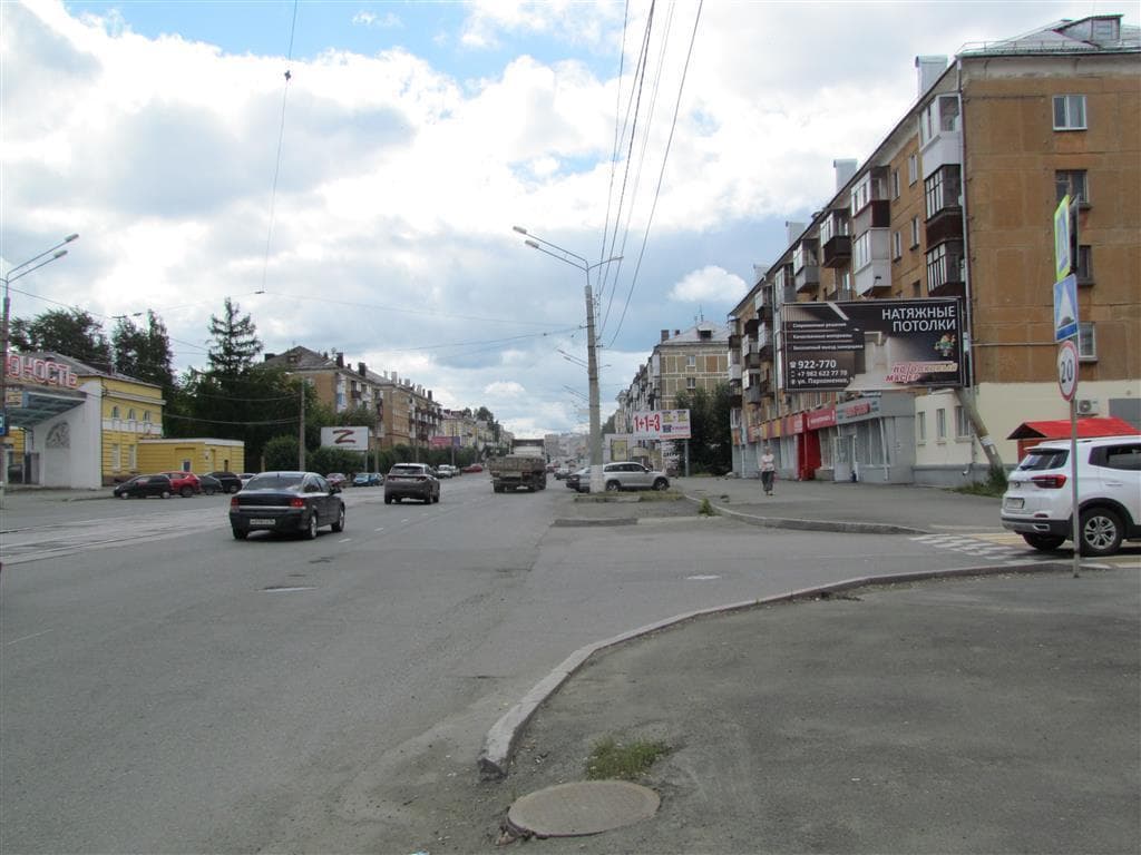 Мира просп. 37 - Учительская ул., вид на остановочный комплекс, сторона А Нижний Тагил. Мира просп. 37 - Учительская ул., вид на остановочный комплекс, сторона А