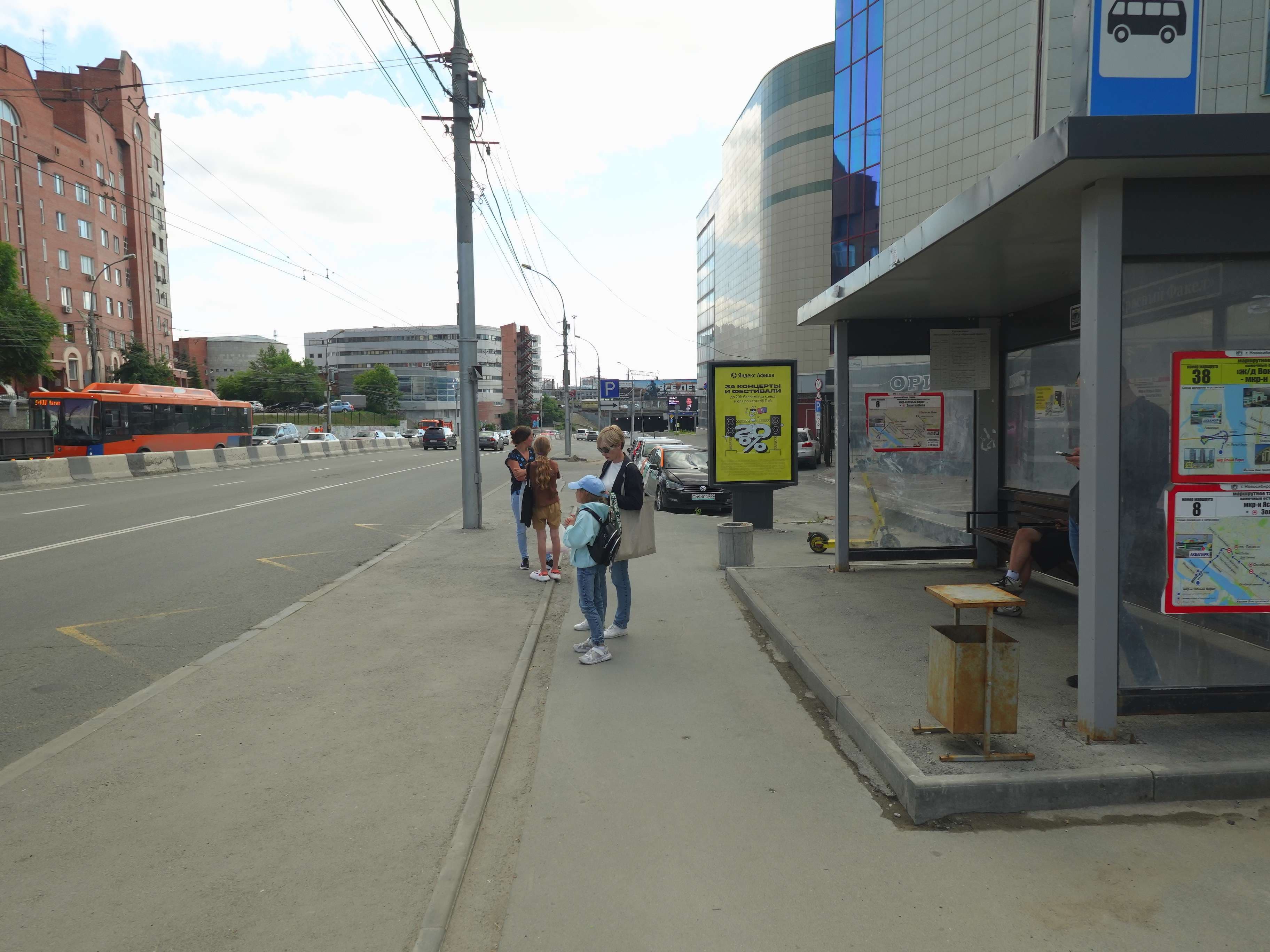 Димитрова пр-т, д. 21/1 к.1 (за ост."Театр Красный факел"), сторона А Новосибирск. Димитрова пр-т, д. 21/1 к.1 (за ост."Театр Красный факел"), сторона А