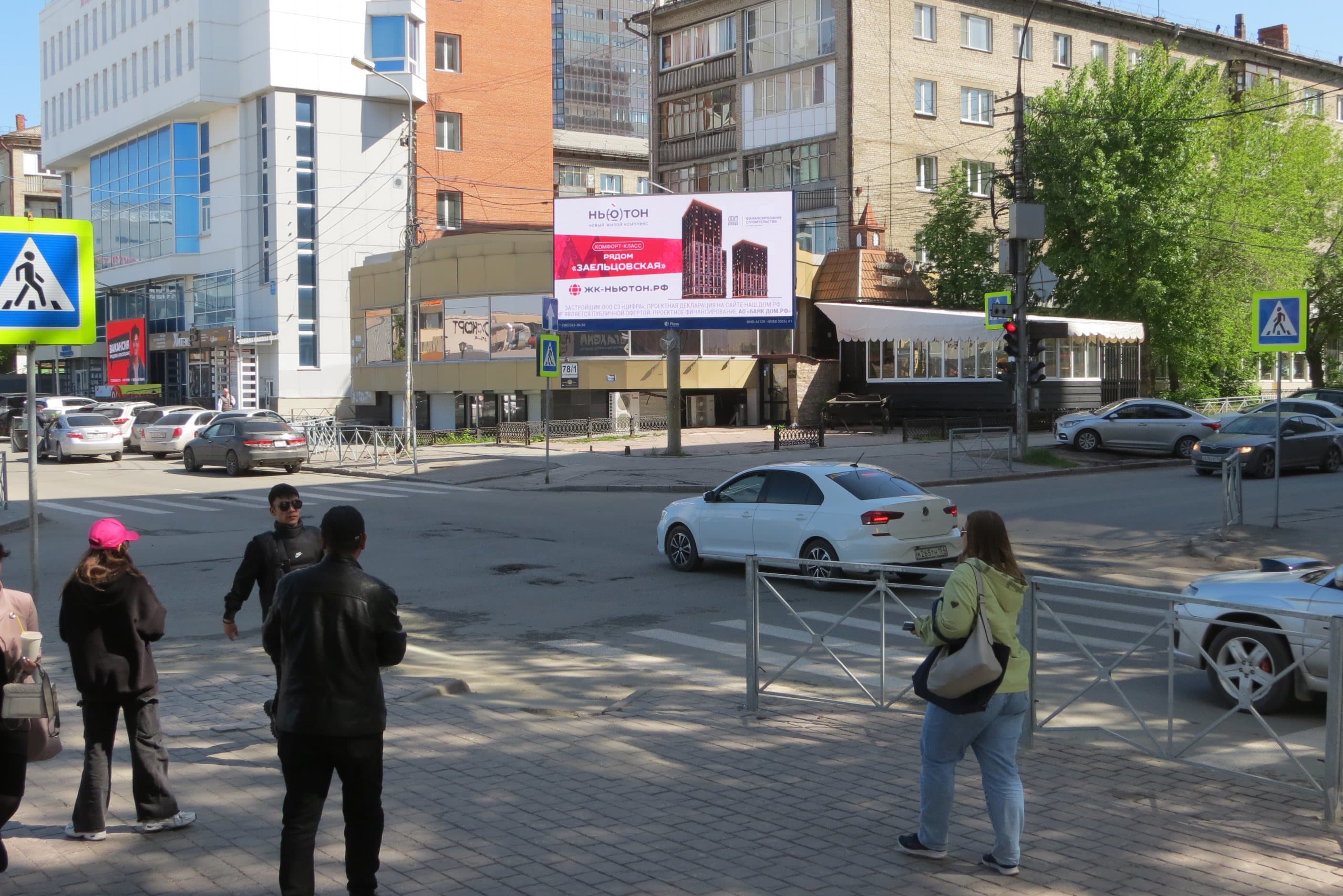 Крылова ул. / Каменская ул., д.78/1, Центральный рынок, ТЦ "Москва" (Digital), сторона А1 Новосибирск. Крылова ул. / Каменская ул., д.78/1, Центральный рынок, ТЦ "Москва" (Digital), сторона А1