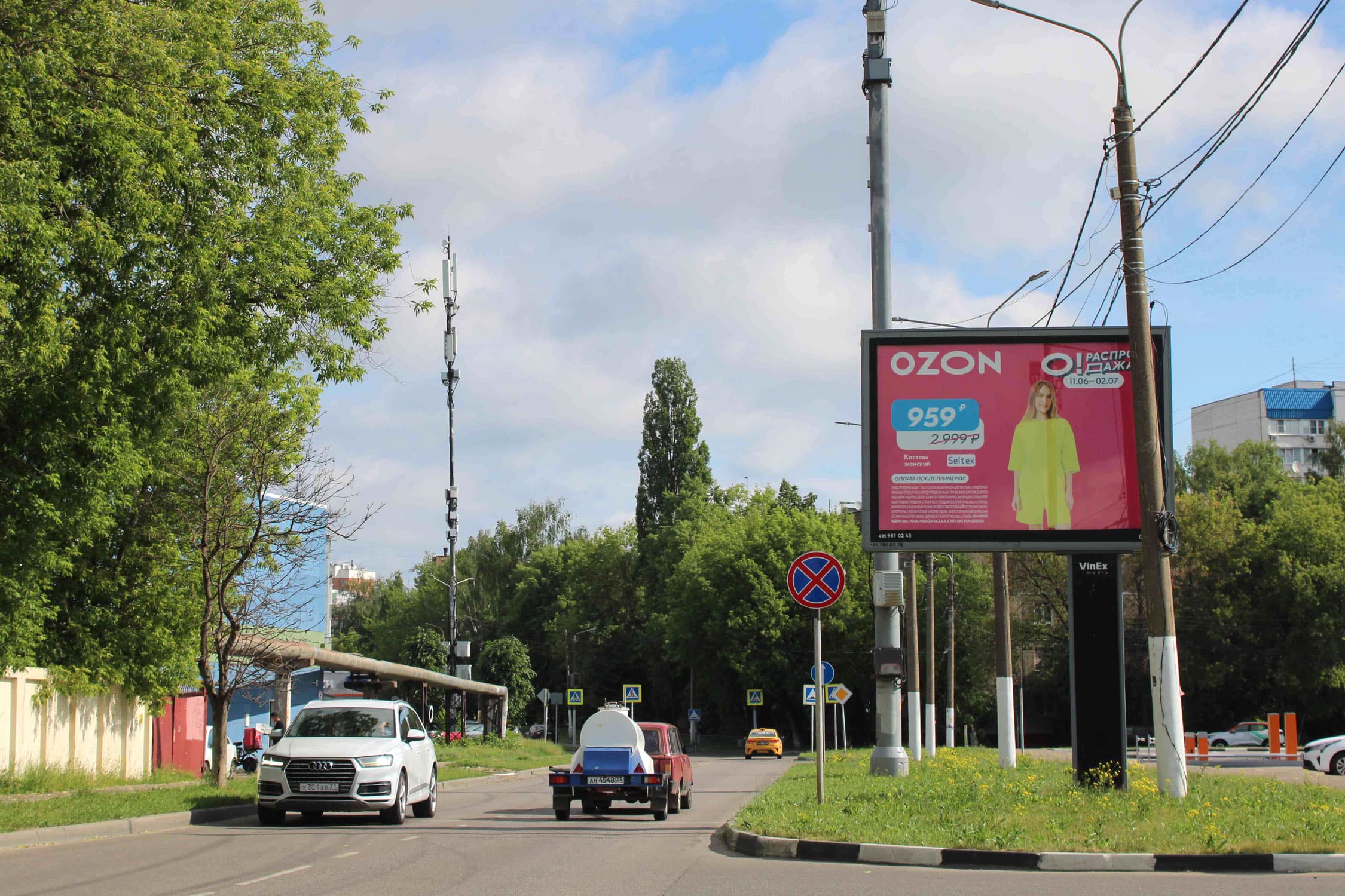 shit 3x6 Реклама 2.7x3.7 по адресу ул. Дружбы, д. 24 по ул. Комсомольской, у въезда на территорию ТРЦ "Кварц", №CB40A3