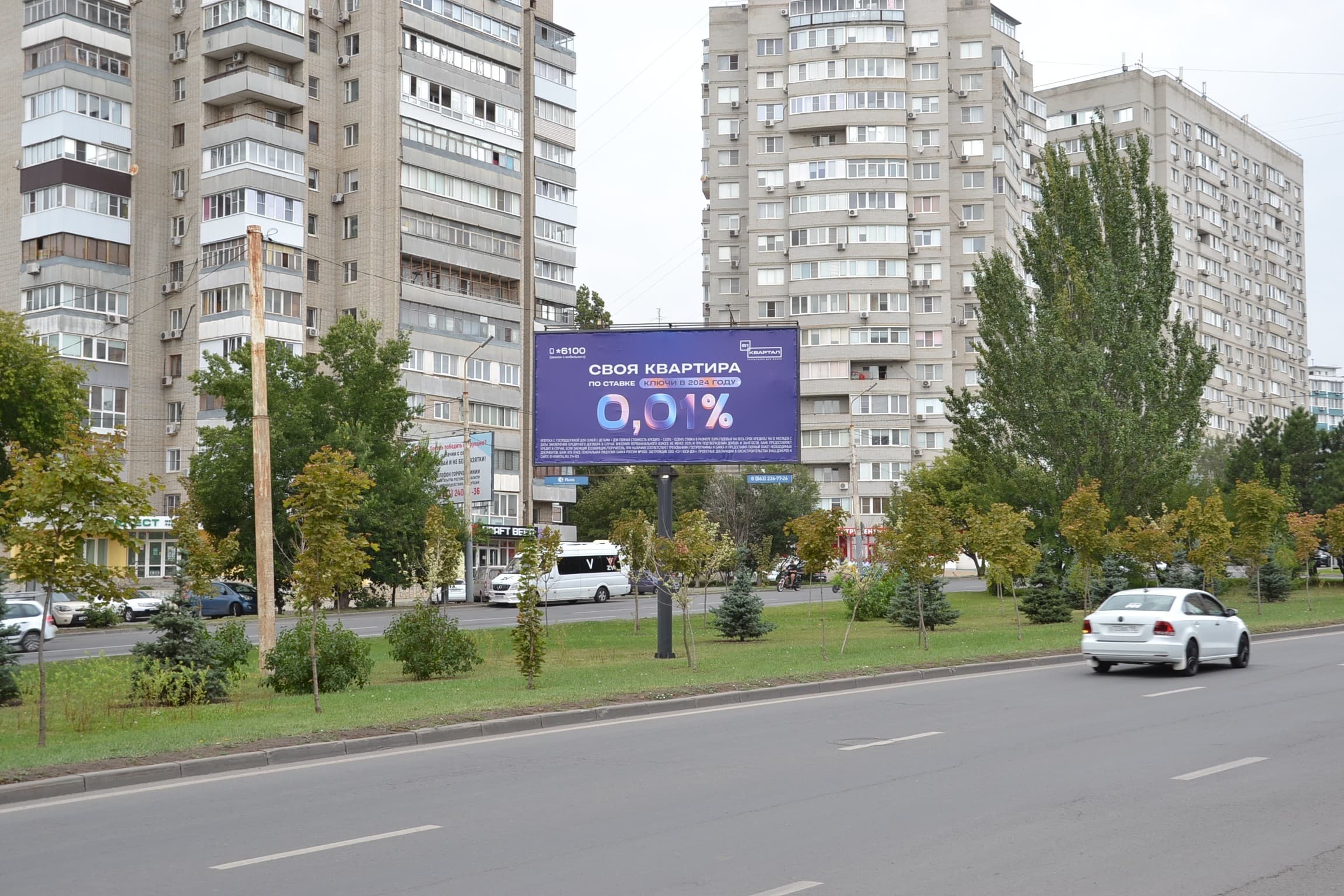 Комарова б-р 10 / Королева пр-кт (на разделительной) в сторону СЖМ, сторона А Ростов-на-Дону. Комарова б-р 10 / Королева пр-кт (на разделительной) в сторону СЖМ, сторона А