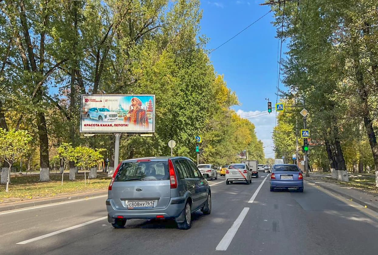 Шолохова пр-кт 290 (разд.полоса перед светофором) — на ТЦ Мега, сторона А1 Ростов-на-Дону. Шолохова пр-кт 290 (разд.полоса перед светофором) — на ТЦ Мега, сторона А1