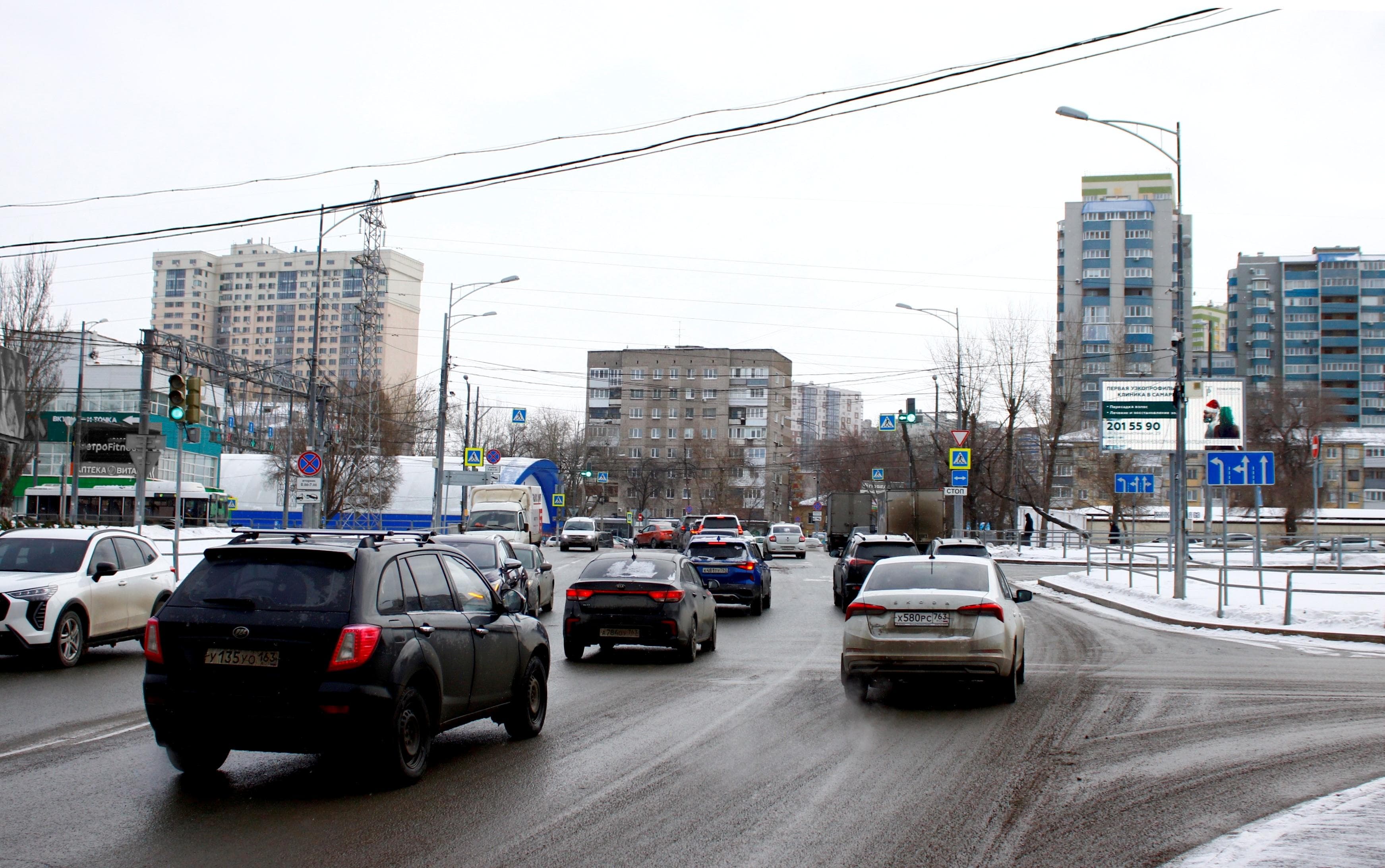 Революционная ул., нечетная сторона, Х с Московским шоссе, (светофор), сторона А1 Самара. Революционная ул., нечетная сторона, Х с Московским шоссе, (светофор), сторона А1