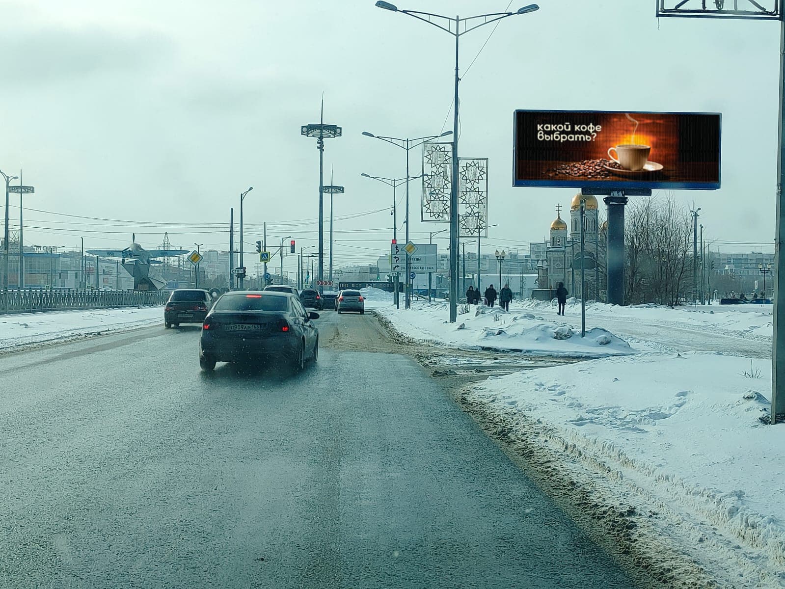 shit 3x6 Реклама big по адресу Московское ш., д. 274 / Кирова проспект (светофор, перед кольцом с самолетом) ПРИЗМА