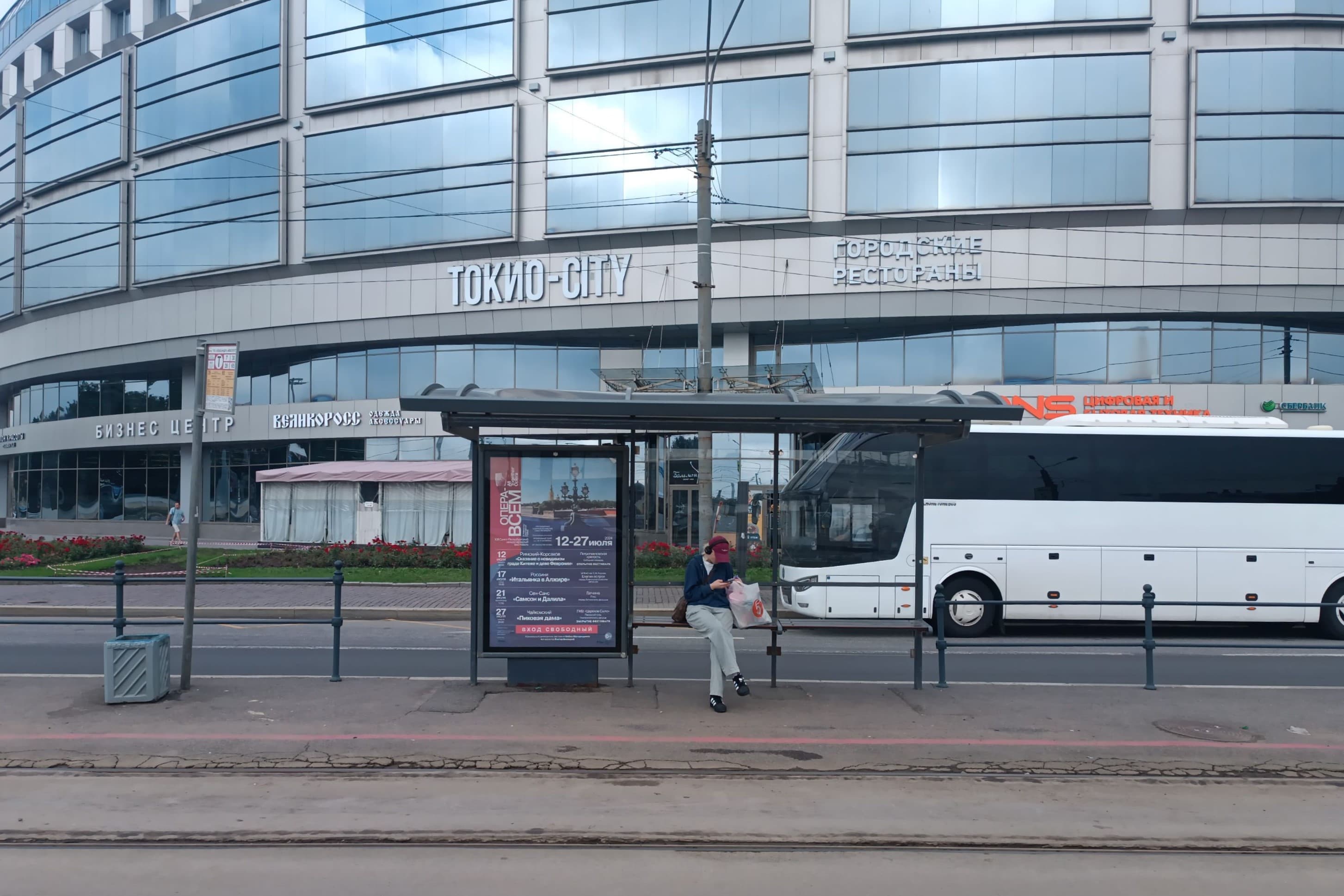 Александра Невского площадь 2Е напротив - ост. "Станция метро Площадь Александра Невского", (светофор, ТЦ "Москва"), сторона А Санкт-Петербург. Александра Невского площадь 2Е напротив - ост. "Станция метро Площадь Александра Невского", (светофор, ТЦ "Москва"), сторона А
