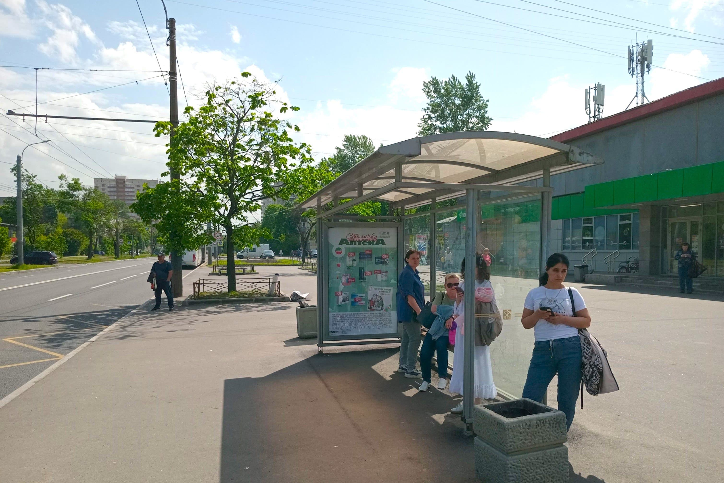 Будапештская ул. 33 - ост. "Будапештская улица, 33", (светофор), сторона А Санкт-Петербург. Будапештская ул. 33 - ост. "Будапештская улица, 33", (светофор), сторона А
