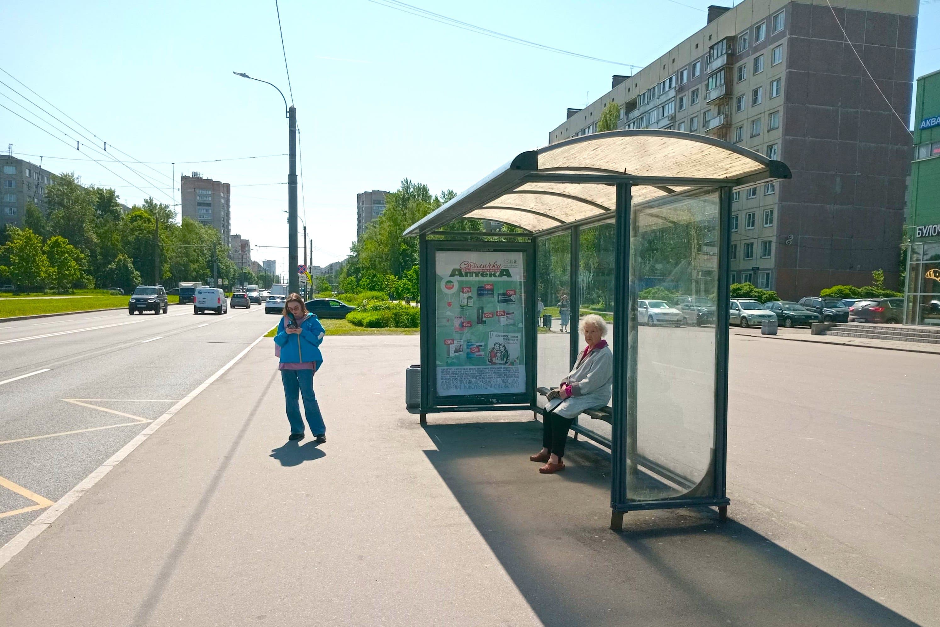 Будапештская ул. 53 - ост. "Альпийский переулок", (светофор), сторона А Санкт-Петербург. Будапештская ул. 53 - ост. "Альпийский переулок", (светофор), сторона А