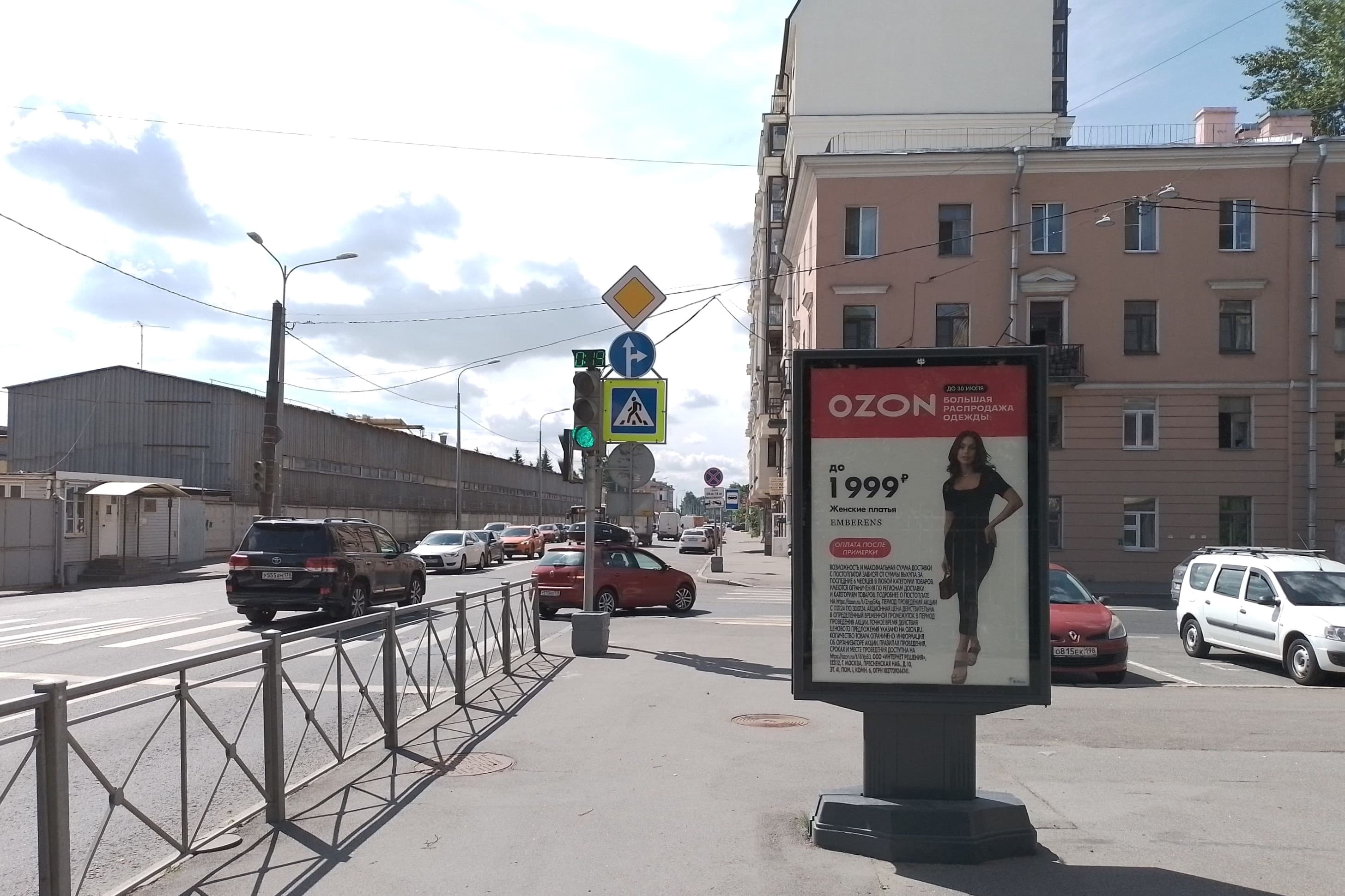 Днепропетровская ул. 14Б напротив, Х с ул. Курская, (светофор), сторона А Санкт-Петербург. Днепропетровская ул. 14Б напротив, Х с ул. Курская, (светофор), сторона А