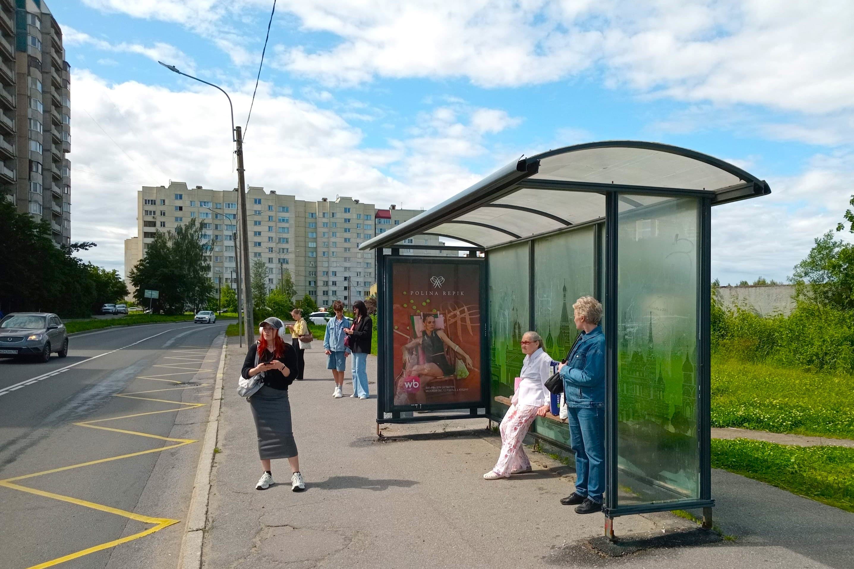 Глухарская ул., четная сторона, после Х с проспектом Авиаконструкторов - ост. "Глухарская улица", (светофор), сторона А Санкт-Петербург. Глухарская ул., четная сторона, после Х с проспектом Авиаконструкторов - ост. "Глухарская улица", (светофор), сторона А
