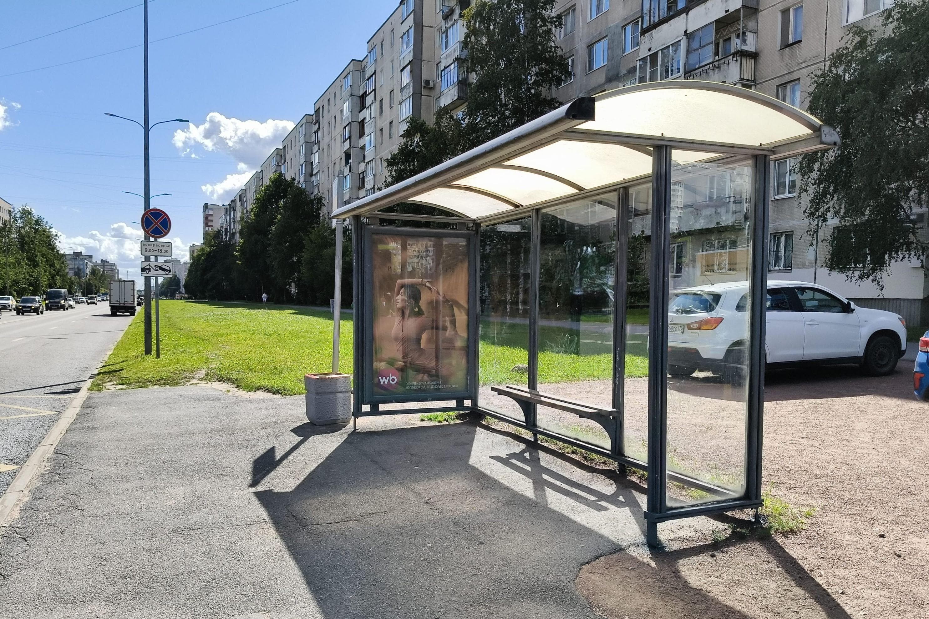 Искровский проспект 15к1 - ост. "Улица Антонова-Овсеенко", (светофор), сторона А Санкт-Петербург. Искровский проспект 15к1 - ост. "Улица Антонова-Овсеенко", (светофор), сторона А