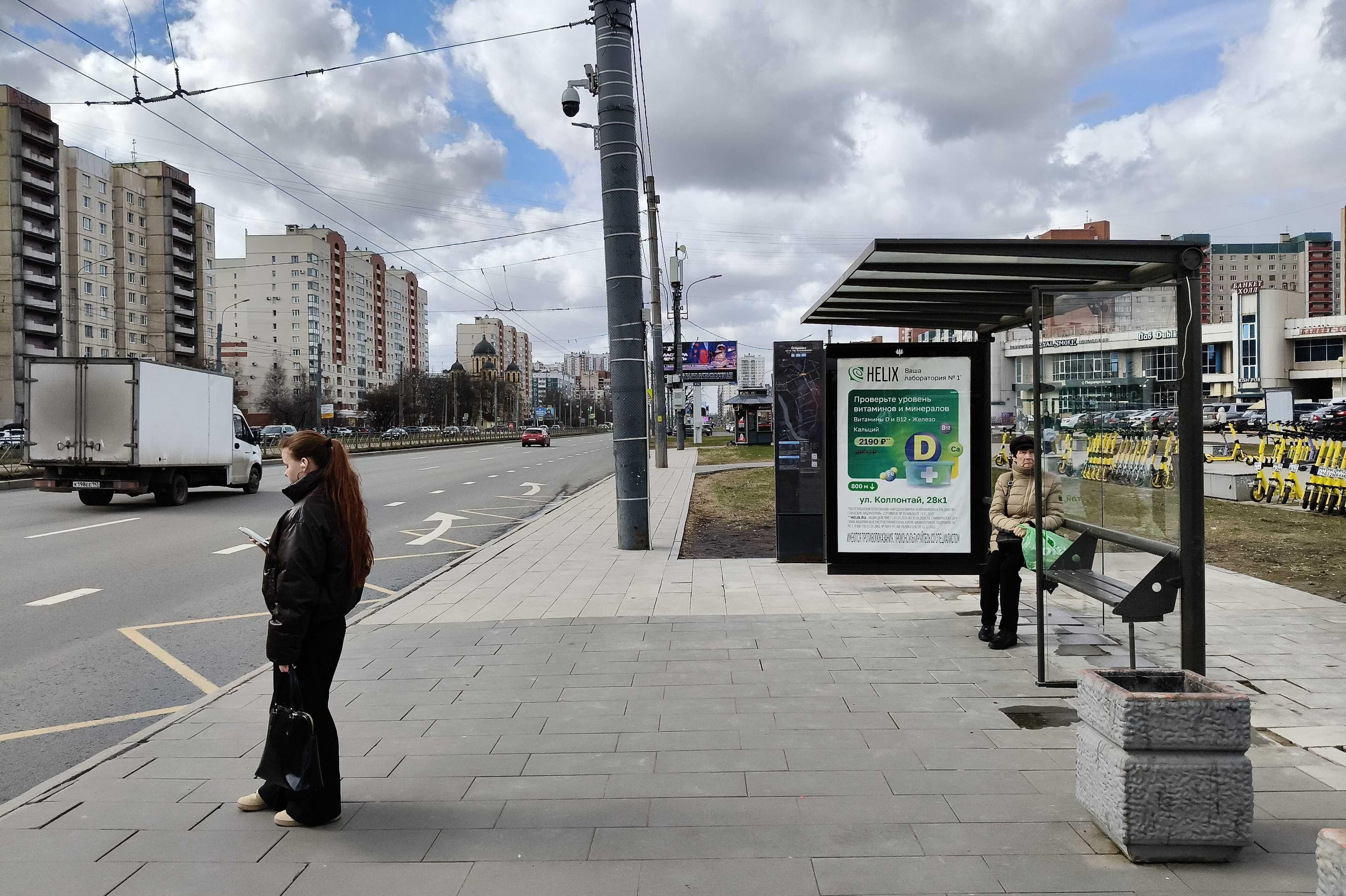 Коллонтай ул. 20 - ост. "Станция метро Проспект Большевиков", (СКК "Ледовый дворец"), поз. 2, сторона А Санкт-Петербург. Коллонтай ул. 20 - ост. "Станция метро Проспект Большевиков", (СКК "Ледовый дворец"), поз. 2, сторона А