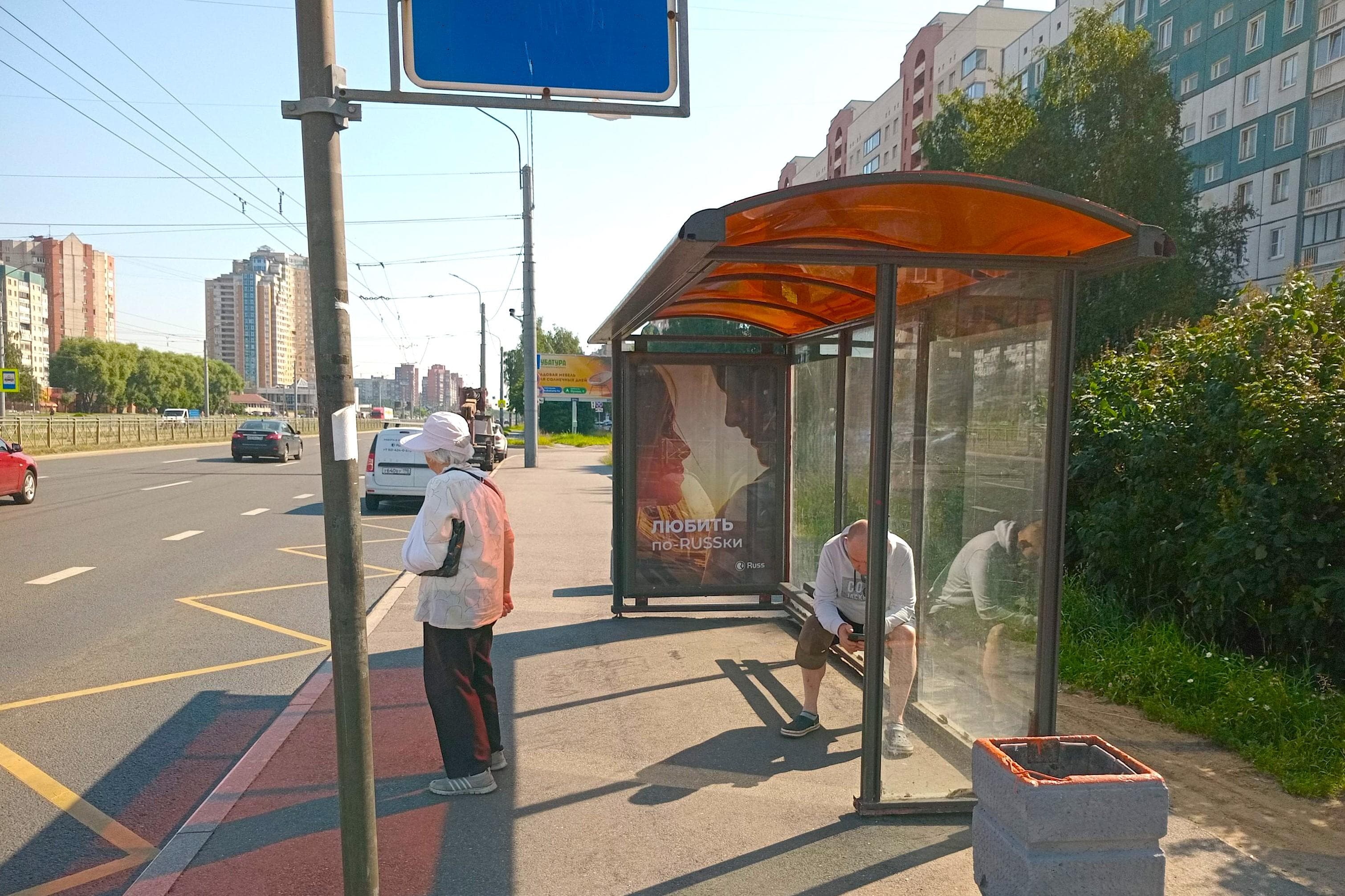 Коллонтай ул., нечетная сторона, после Х с Искровским проспектом - ост. "Улица Коллонтай / Искровский проспект", (светофор), сторона А Санкт-Петербург. Коллонтай ул., нечетная сторона, после Х с Искровским проспектом - ост. "Улица Коллонтай / Искровский проспект", (светофор), сторона А