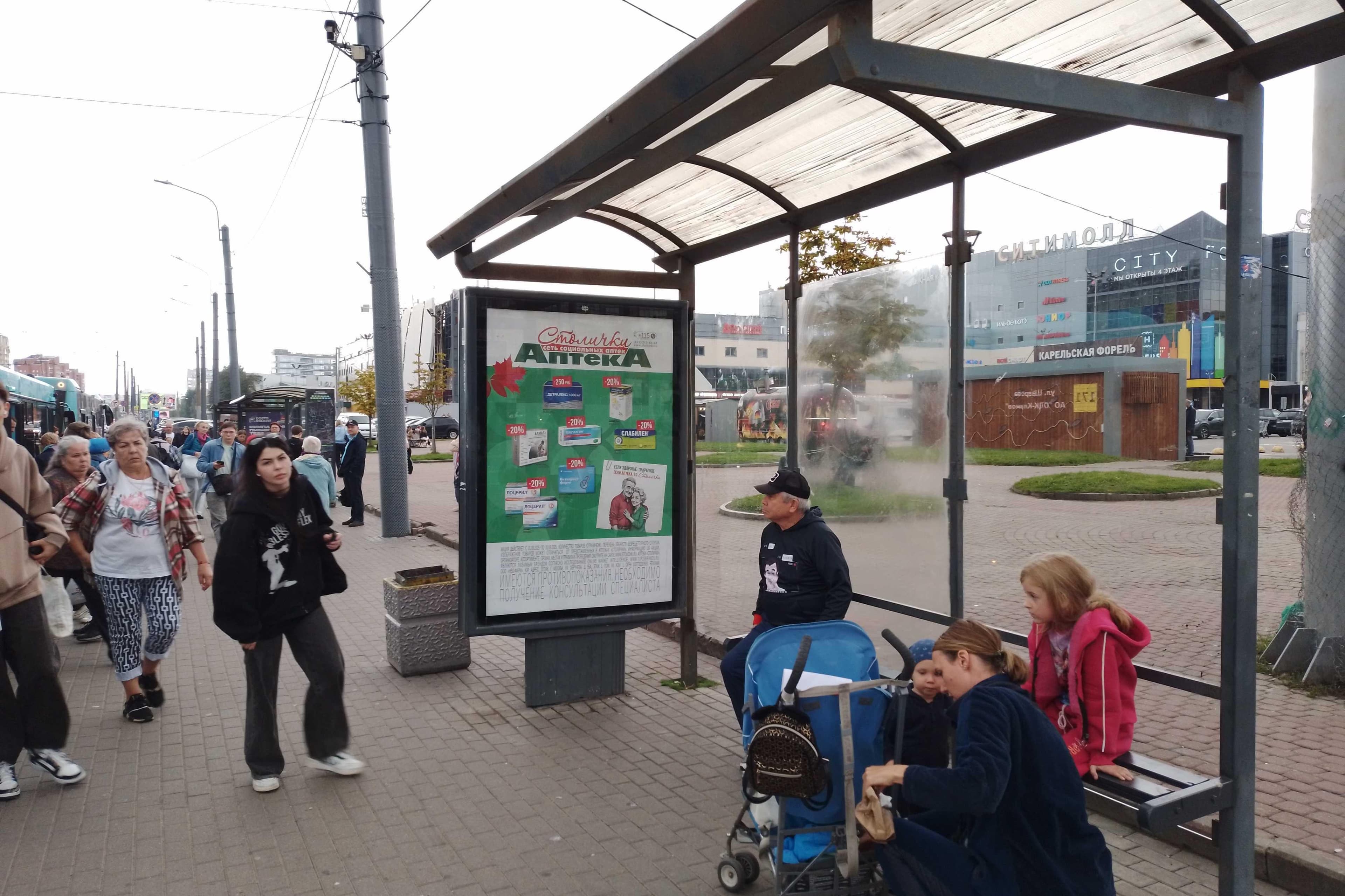 Коломяжский проспект 26 напротив - ост. "Станция метро Пионерская", (светофор, ТЦ "Сити Молл", "Лемана Про"), поз. 1, сторона А Санкт-Петербург. Коломяжский проспект 26 напротив - ост. "Станция метро Пионерская", (светофор, ТЦ "Сити Молл", "Лемана Про"), поз. 1, сторона А