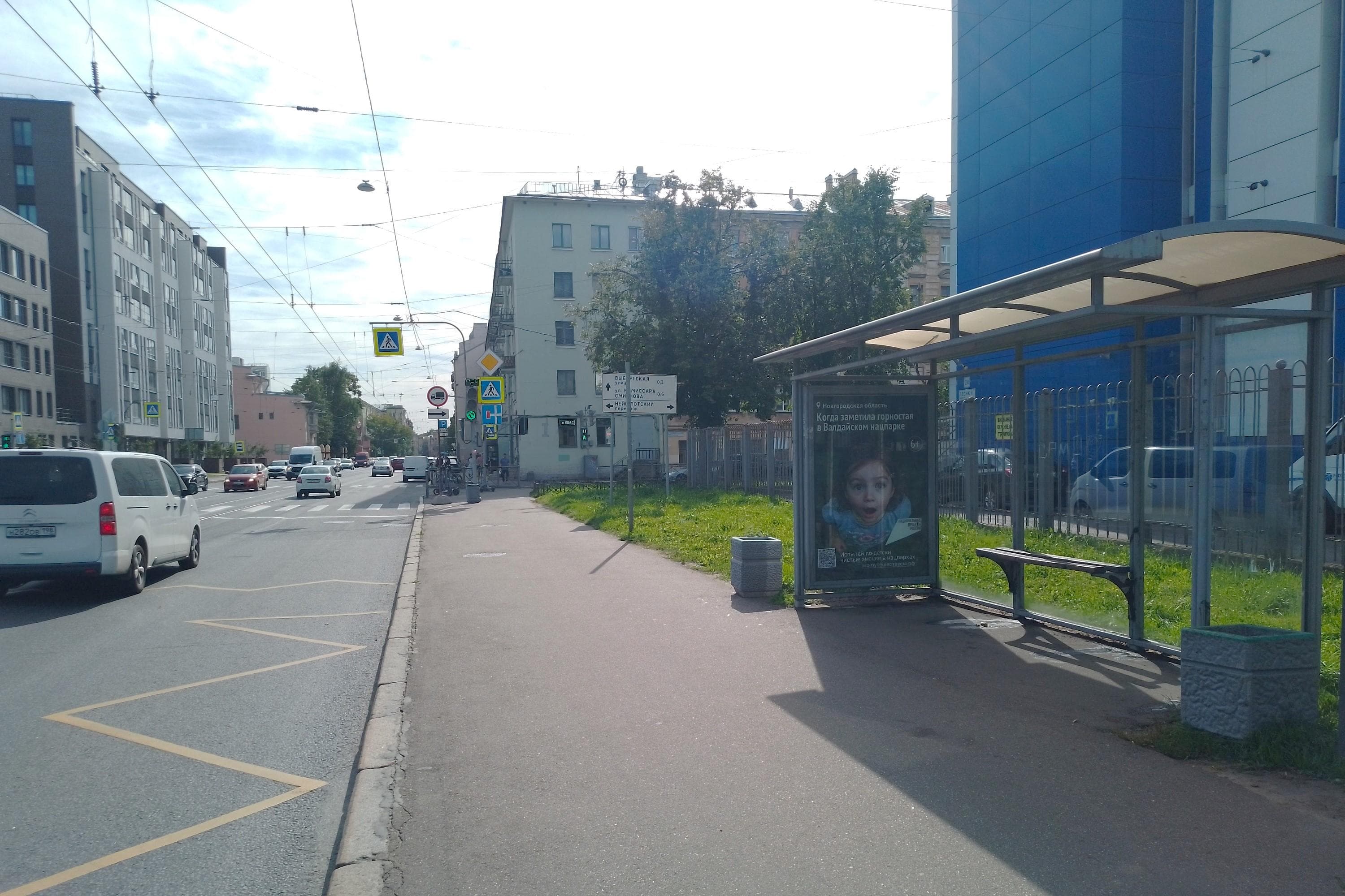 Лесной проспект 24 - ост. "Нейшлотский переулок", (светофор), сторона А Санкт-Петербург. Лесной проспект 24 - ост. "Нейшлотский переулок", (светофор), сторона А