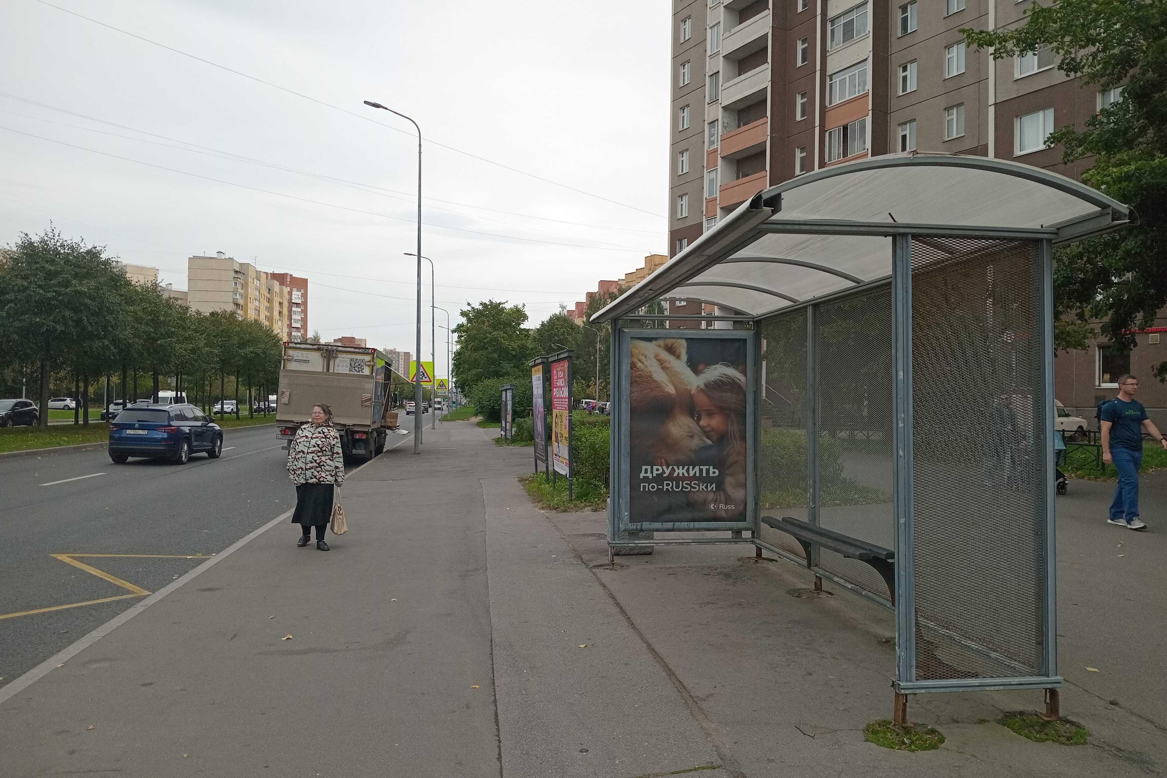 Маршала Захарова проспект, нечетная сторона, после Х с проспектом Кузнецова - ост. "Проспект Кузнецова", (светофор), сторона А Санкт-Петербург. Маршала Захарова проспект, нечетная сторона, после Х с проспектом Кузнецова - ост. "Проспект Кузнецова", (светофор), сторона А