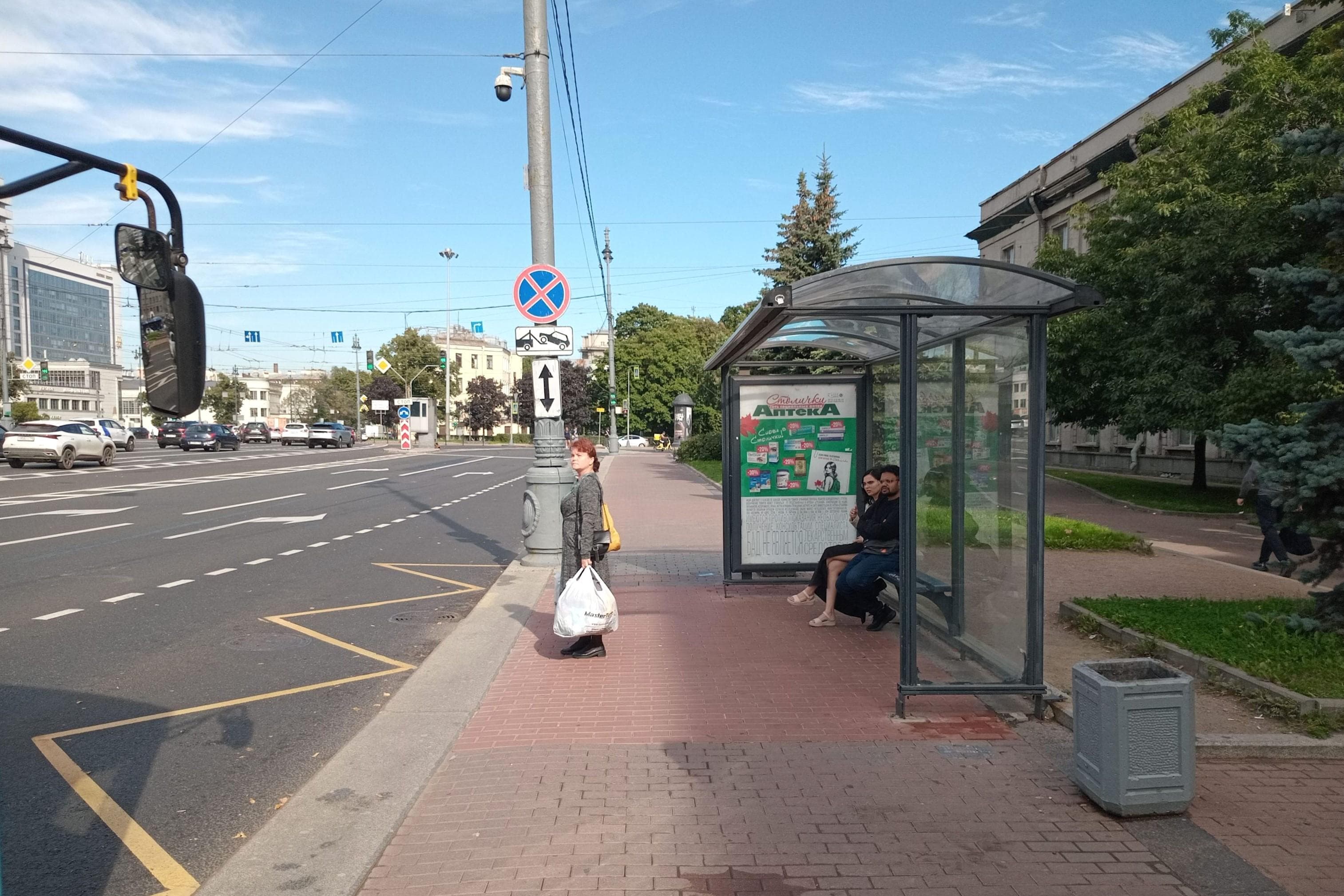 Московский проспект 114 - ост. "Станция метро Московские ворота", (светофор), сторона А Санкт-Петербург. Московский проспект 114 - ост. "Станция метро Московские ворота", (светофор), сторона А