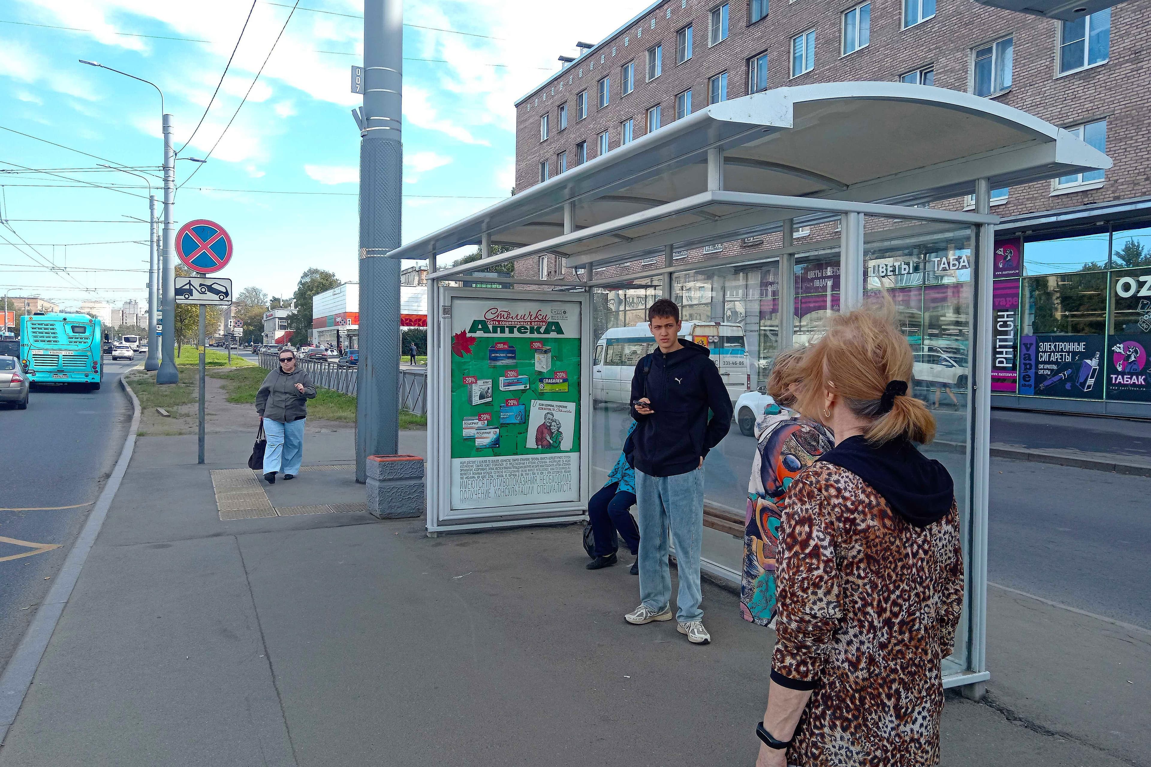 Народная ул. 9, после съезда с Володарского моста - ост. "Народная улица, 8", (светофор, ТЦ "Штрих код"), поз. 2, сторона А Санкт-Петербург. Народная ул. 9, после съезда с Володарского моста - ост. "Народная улица, 8", (светофор, ТЦ "Штрих код"), поз. 2, сторона А