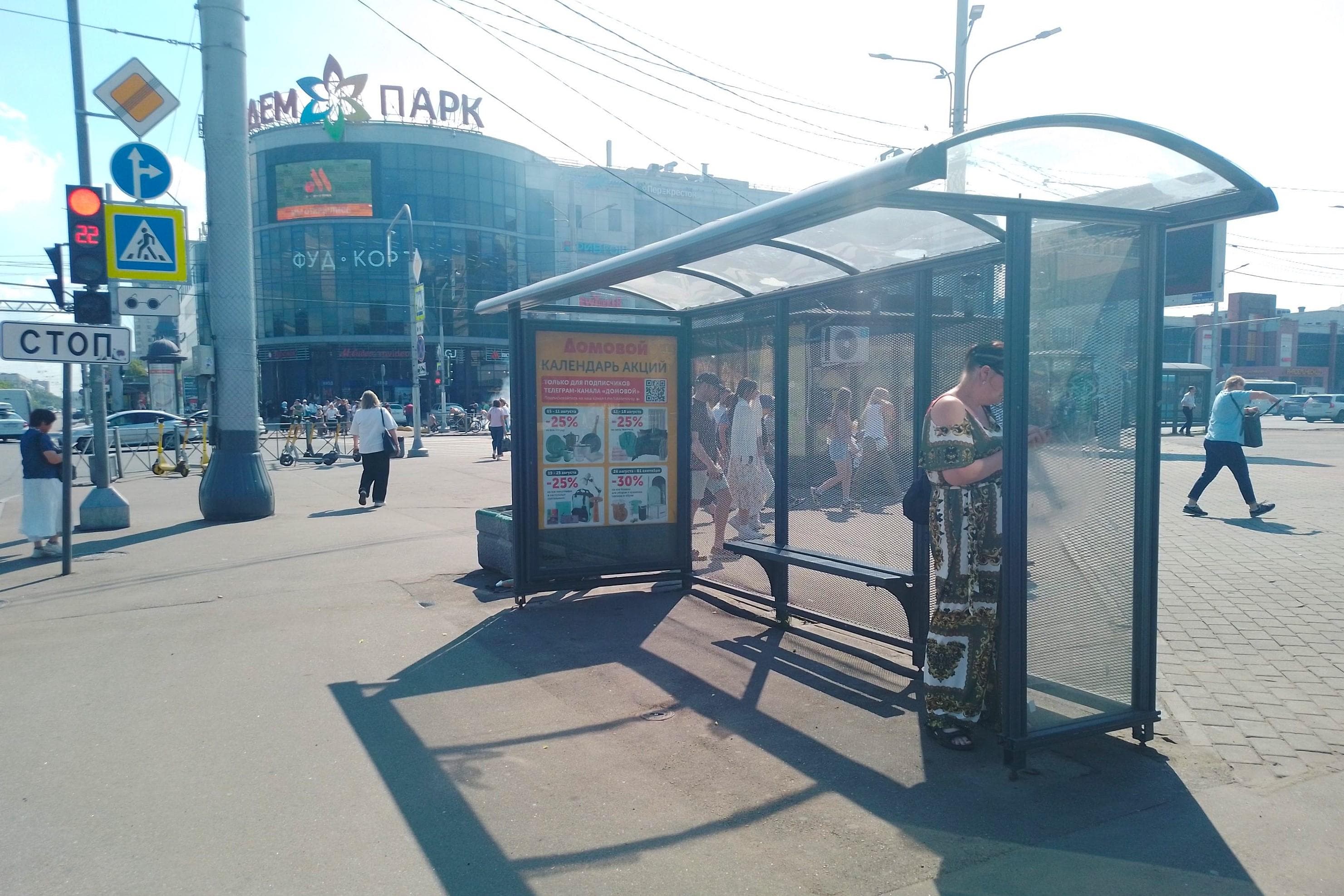 Науки проспект 19к1 - ост. "Станция метро Академическая", (светофор, ТЦ "Академ-Парк"), сторона А Санкт-Петербург. Науки проспект 19к1 - ост. "Станция метро Академическая", (светофор, ТЦ "Академ-Парк"), сторона А