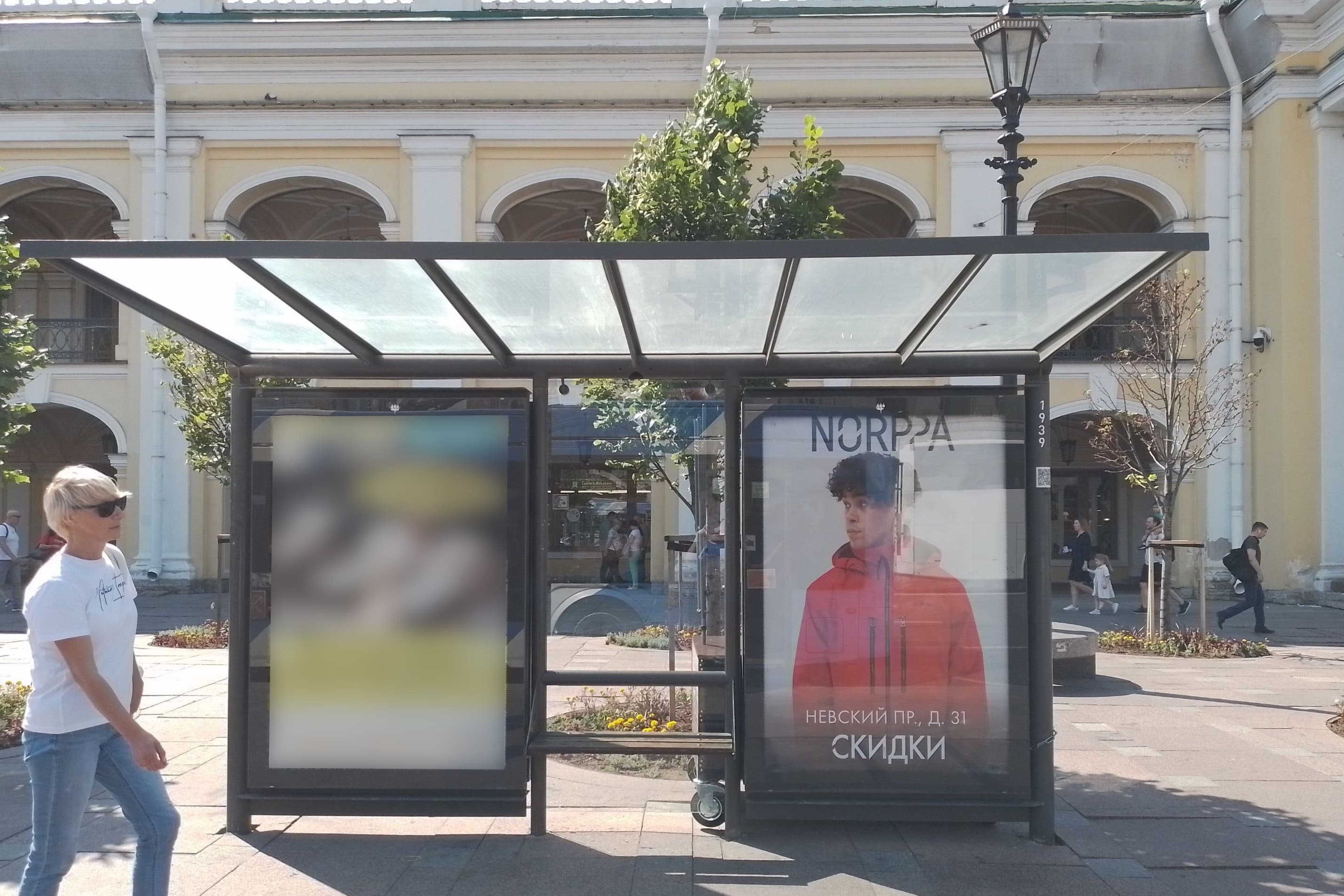Невский пр. 35, уст.4 / ст.м. "Невский проспект" (правый) (ост/ФОСТЕР/роллер), сторона А2 Санкт-Петербург. Невский пр. 35, уст.4 / ст.м. "Невский проспект" (правый) (ост/ФОСТЕР/роллер), сторона А2