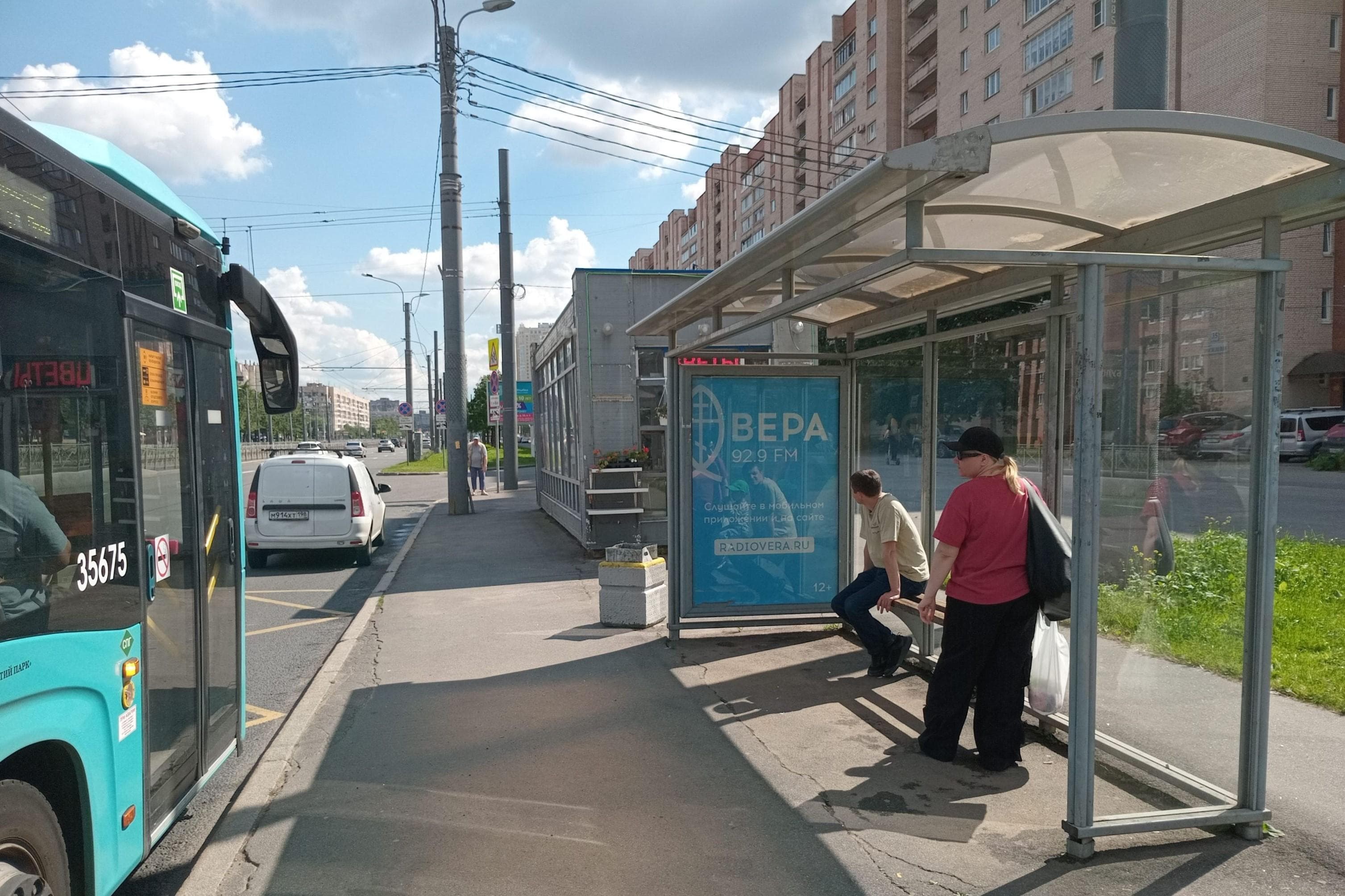 Просвещения проспект 35 - ост. "Улица Ивана Фомина", (светофор), сторона А Санкт-Петербург. Просвещения проспект 35 - ост. "Улица Ивана Фомина", (светофор), сторона А
