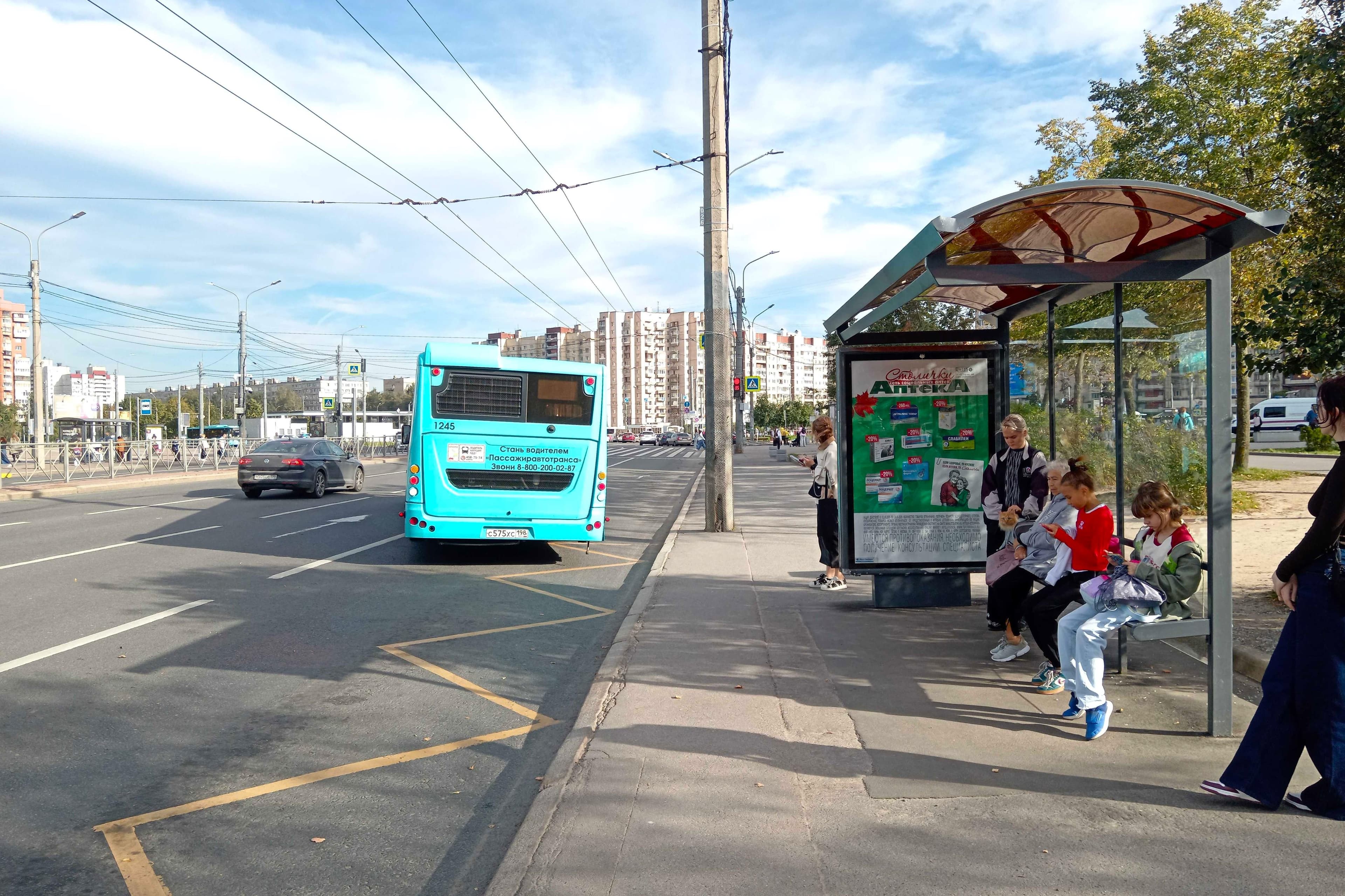Пятилеток проспект 2 - ост. "Проспект Пятилеток - Ледовый дворец", (светофор, м. "Проспект Большевиков"), поз. 1, сторона А Санкт-Петербург. Пятилеток проспект 2 - ост. "Проспект Пятилеток - Ледовый дворец", (светофор, м. "Проспект Большевиков"), поз. 1, сторона А