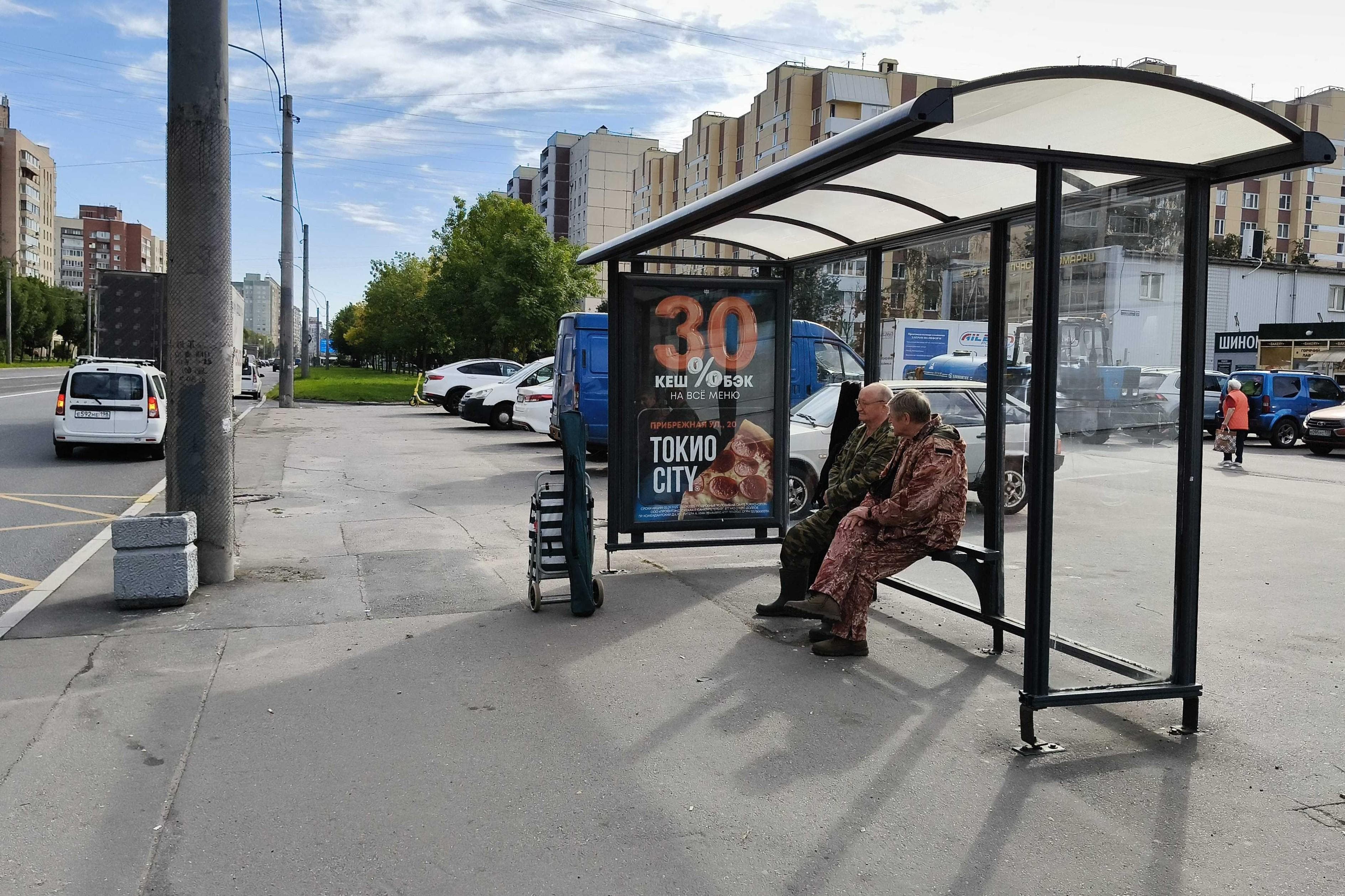 Шлиссельбургский проспект 17к1 - ост. "Шлиссельбургский проспект / Универсам", (светофор), сторона А Санкт-Петербург. Шлиссельбургский проспект 17к1 - ост. "Шлиссельбургский проспект / Универсам", (светофор), сторона А