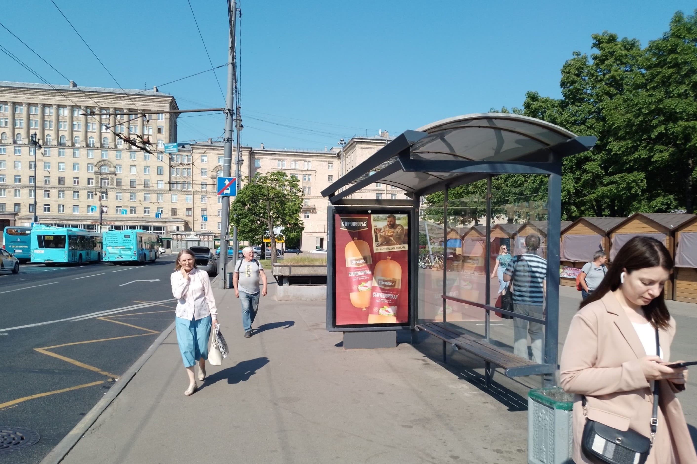 Типанова ул., нечетная сторона, до Х с Московским проспектом - ост. "Станция метро Московская", (светофор), поз. 2, сторона А Санкт-Петербург. Типанова ул., нечетная сторона, до Х с Московским проспектом - ост. "Станция метро Московская", (светофор), поз. 2, сторона А