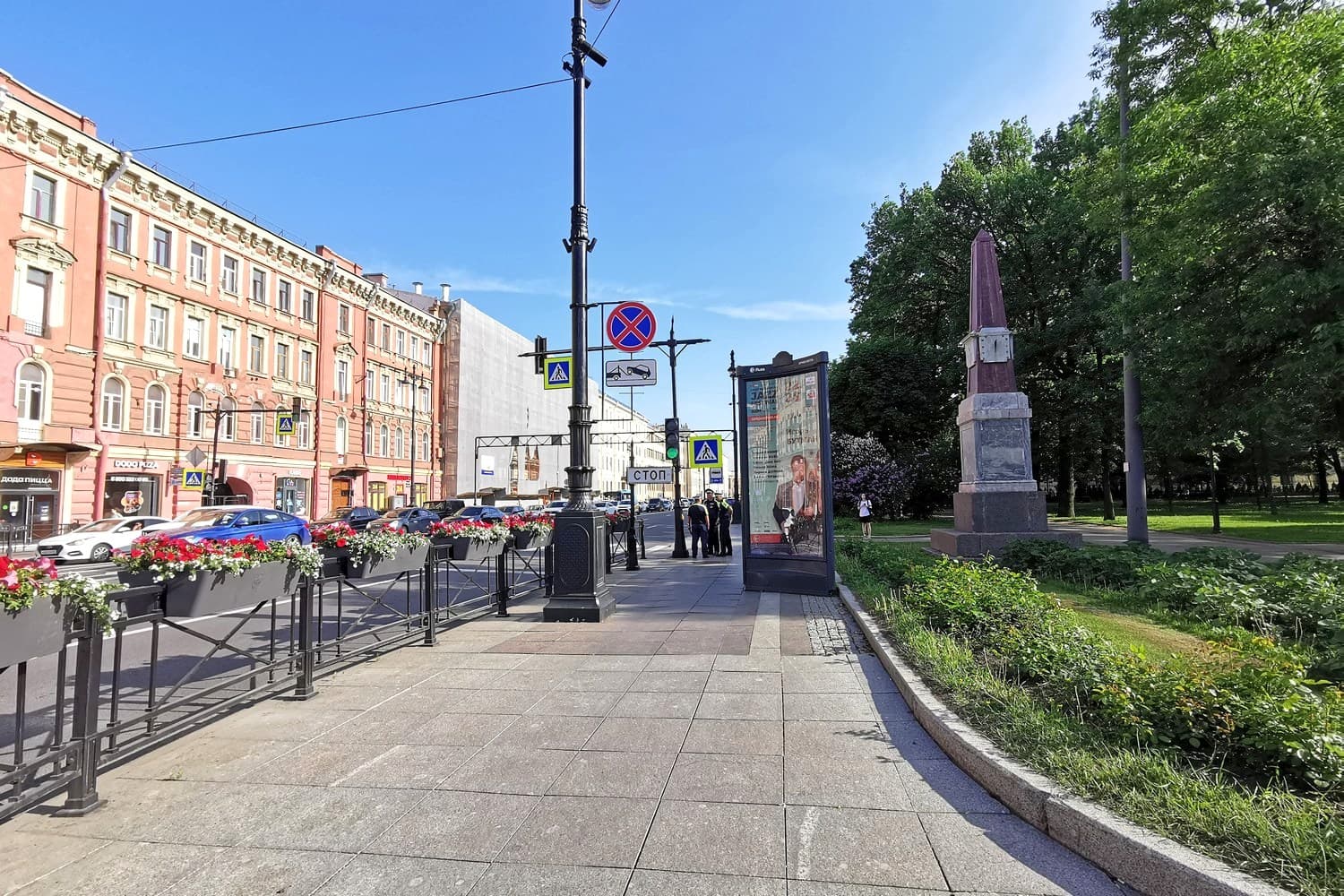 Московский проспект 16 напротив, после Х с наб. реки Фонтанки, (светофор), сторона А Санкт-Петербург. Московский проспект 16 напротив, после Х с наб. реки Фонтанки, (светофор), сторона А
