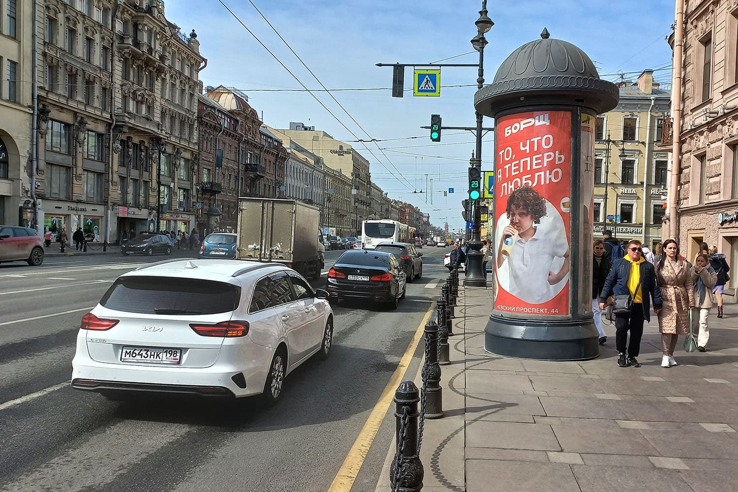 Невский проспект 96, до Х с ул. Маяковского, (светофор, м. "Маяковская", ТЦ "Невский Атриум"), сторона А Санкт-Петербург. Невский проспект 96, до Х с ул. Маяковского, (светофор, м. "Маяковская", ТЦ "Невский Атриум"), сторона А
