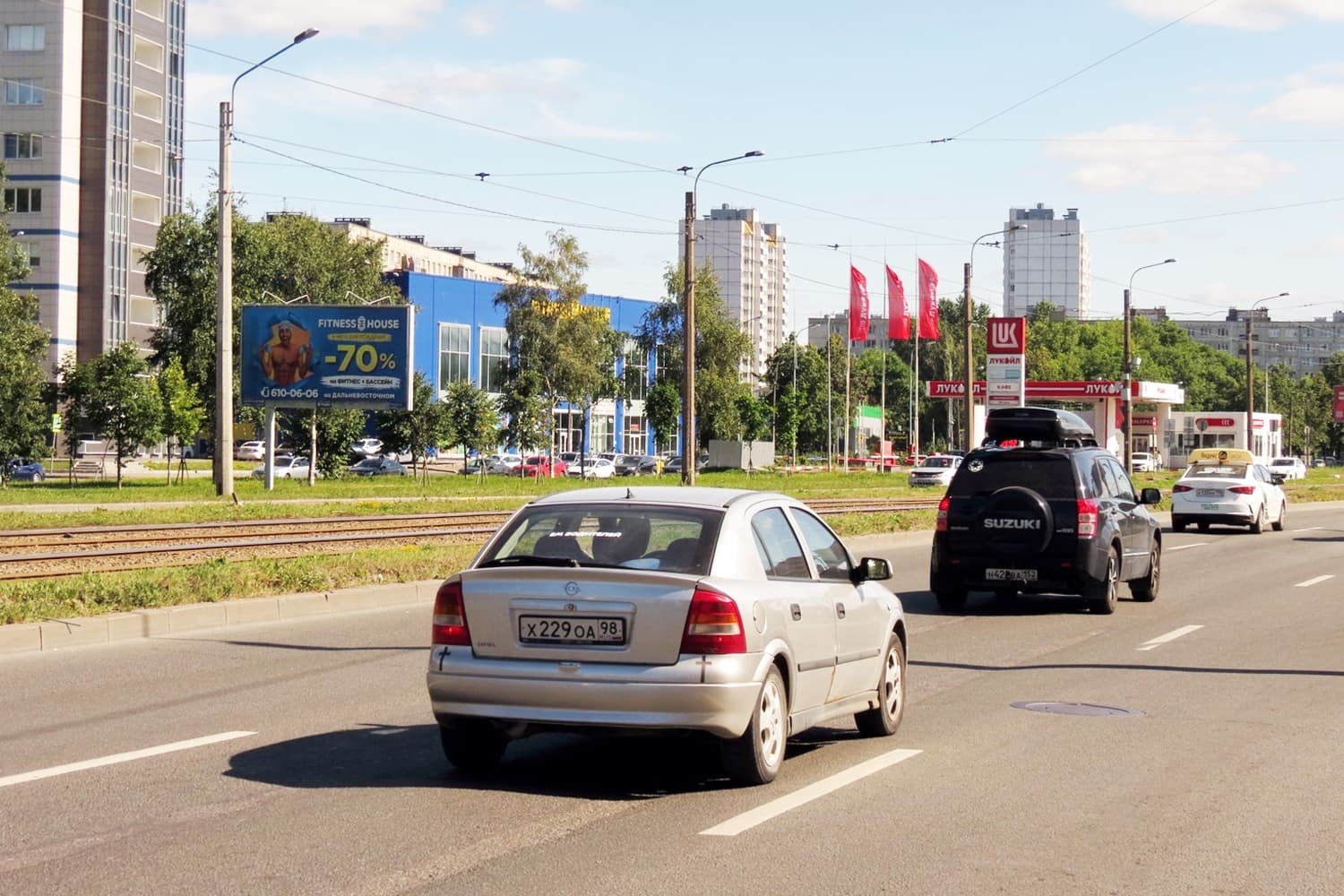 Дальневосточный пр. 38 / Евдокима Огнева ул. (от Дыбенко ул.), сторона Б Санкт-Петербург. Дальневосточный пр. 38 / Евдокима Огнева ул. (от Дыбенко ул.), сторона Б