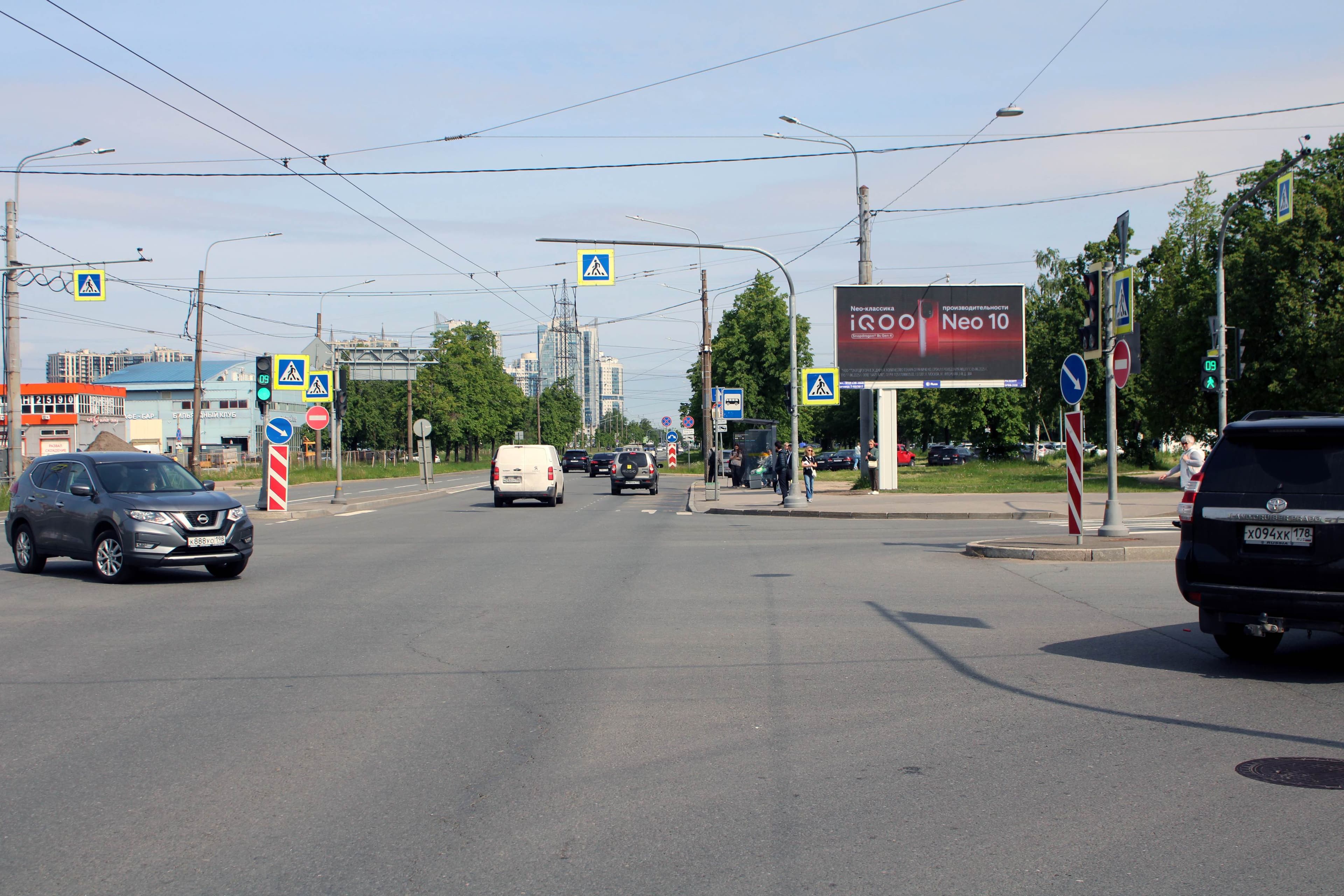Космонавтов проспект 54, Х с ул. Орджоникидзе, (светофор), сторона А1 Санкт-Петербург. Космонавтов проспект 54, Х с ул. Орджоникидзе, (светофор), сторона А1