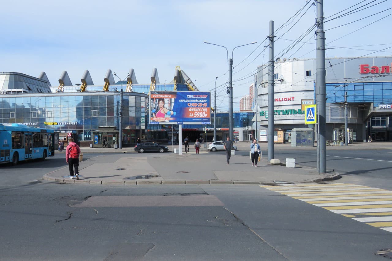 Ярослава Гашека ул. / Балканская пл. 5 Д / ТЦ "Балканский-2" (к Балканской пл.) (обзор ограничен), сторона Б Санкт-Петербург. Ярослава Гашека ул. / Балканская пл. 5 Д / ТЦ "Балканский-2" (к Балканской пл.) (обзор ограничен), сторона Б