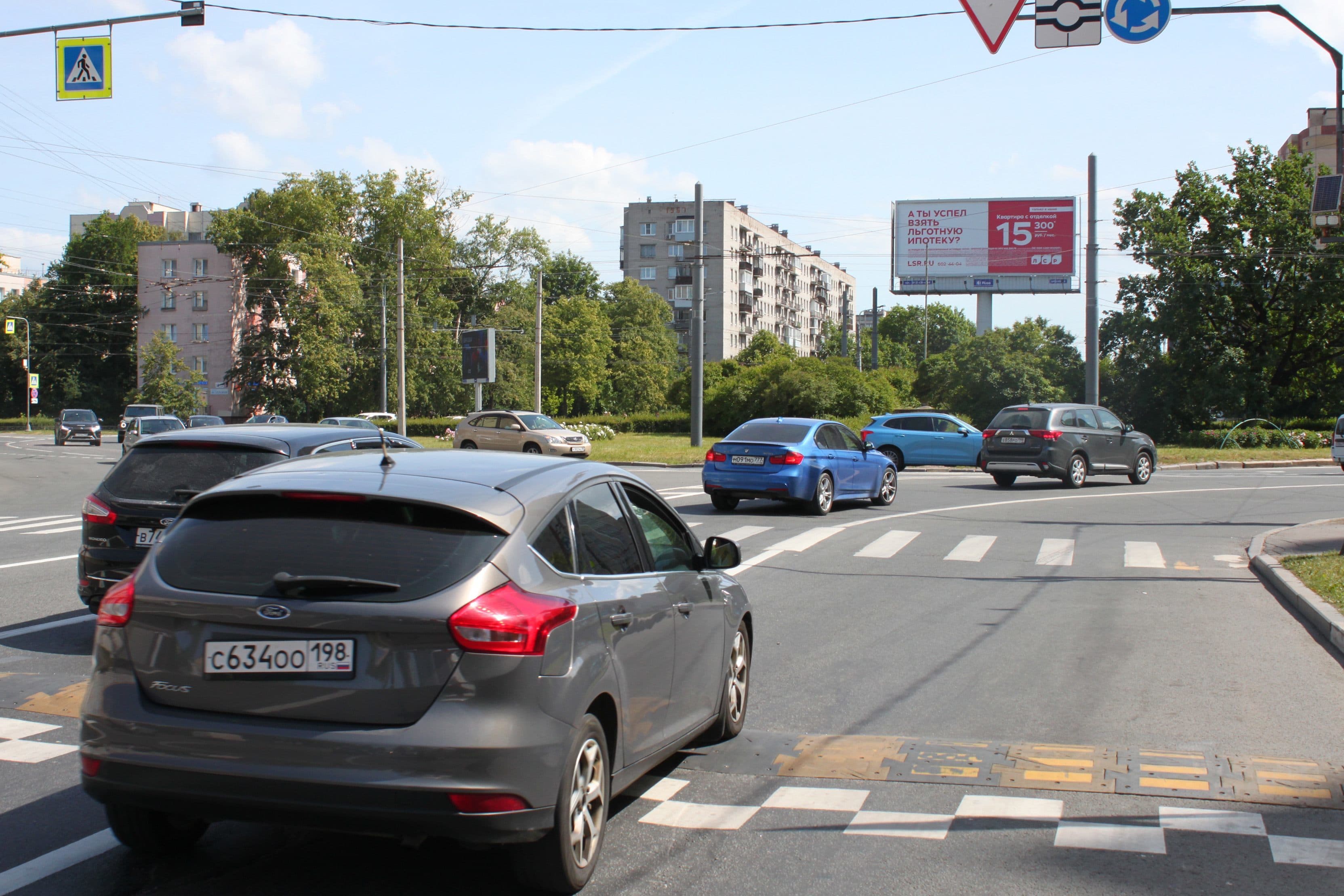 shit 3x6 Реклама big по адресу Дачный пр. / Ветеранов пр. на разд.полосе, к КАД