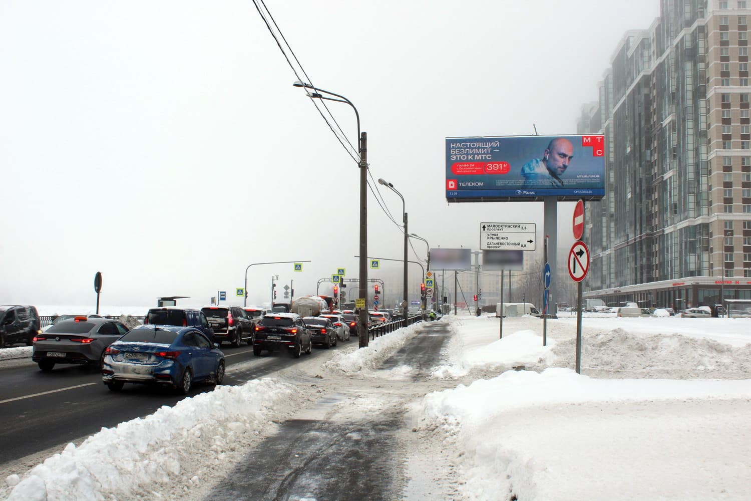 shit 3x6 Реклама big по адресу Октябрьская набережная 46 лит. А (АЗС Shell, АЗС "Лукойл")