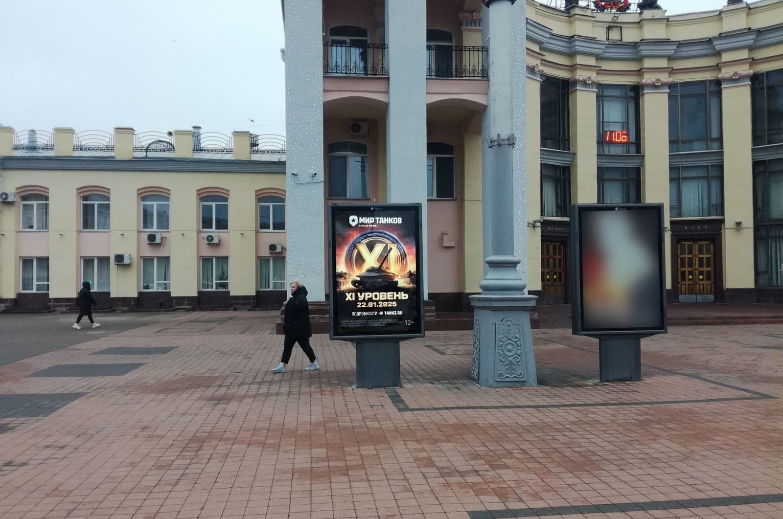 shit 3x6 Реклама 1.2x1.8 по адресу Воронеж-1\ Привокзальная площадь, слева от главного входа в вокзал