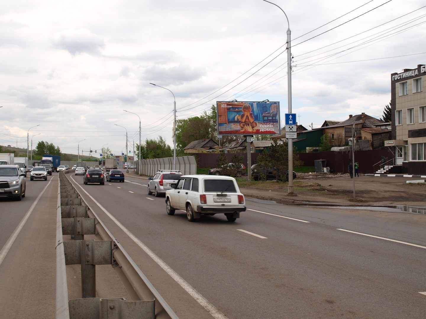 Реклама 3x6 по адресу Калинина, напротив здания по  ул. 2-й Красногорской ул., 3 (призматрон). В город.