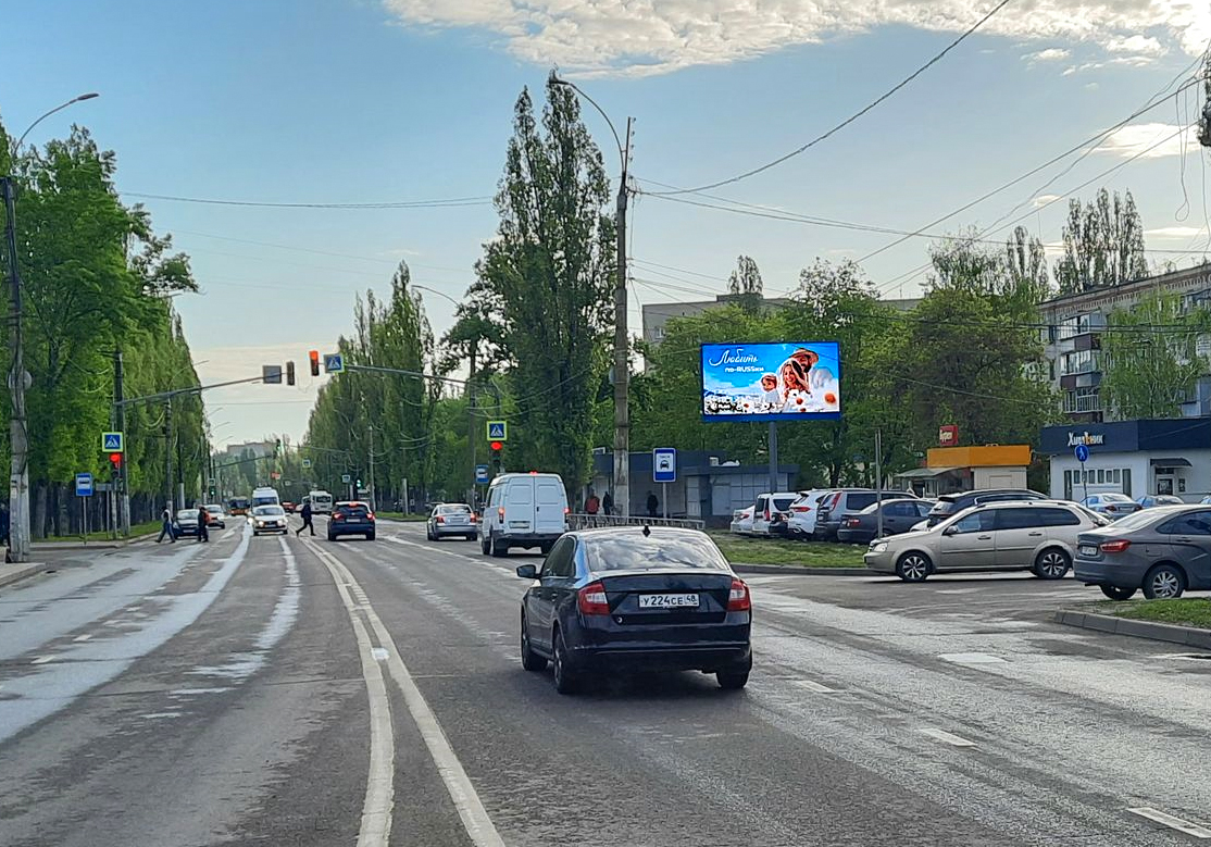 Реклама 3x6 по адресу Космонавтов ул.  45/1, (светофор)