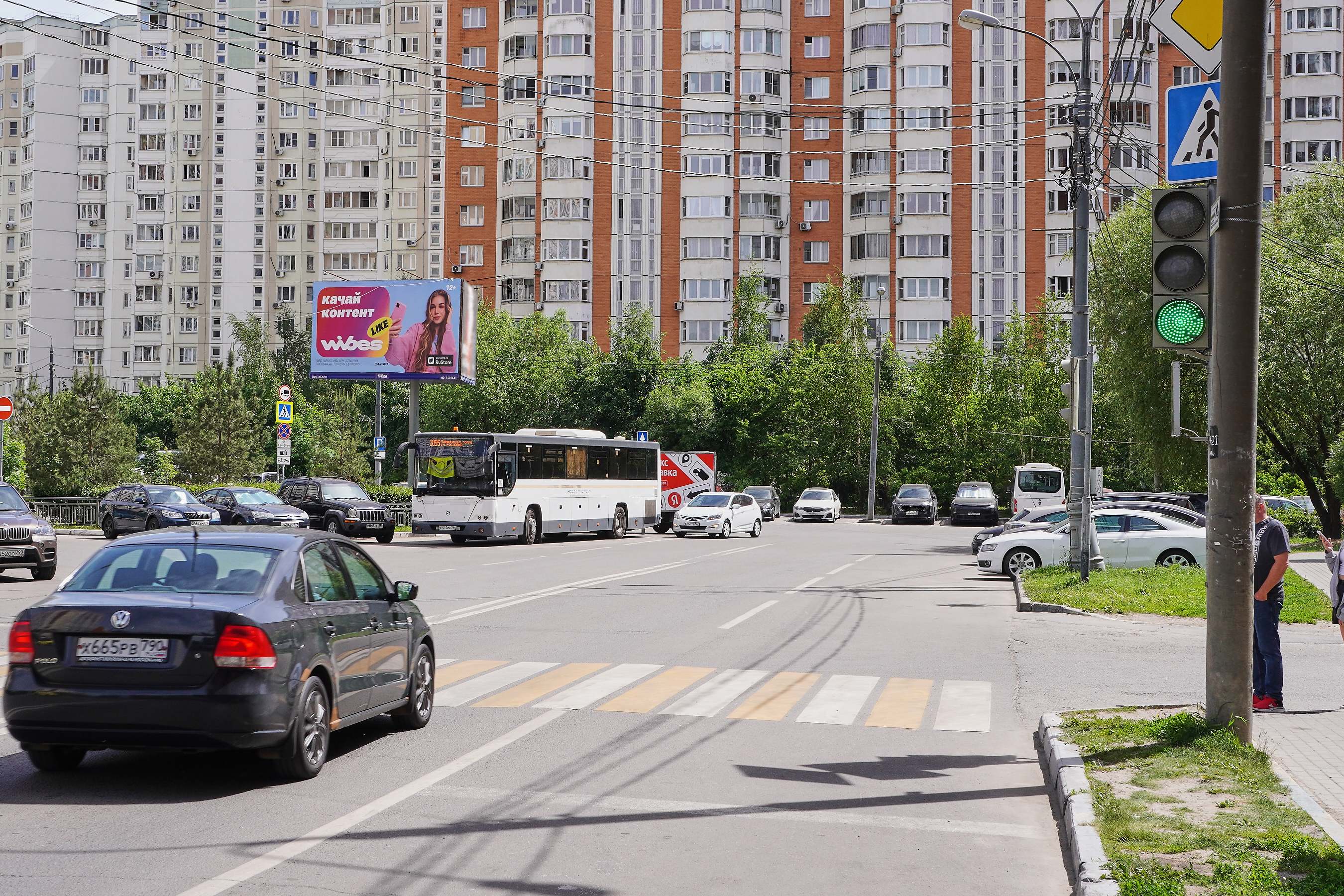 Реклама 3x6 по адресу Ильинский бульвар   2, 160 м после Х с Красногорским бульваром, (светофор)