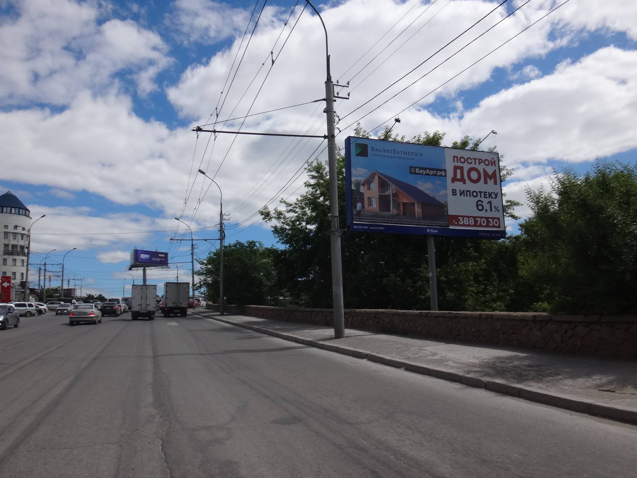 Реклама 3x6 по адресу Большевистская ул., напротив д.43 (въезд на Октябрьский мост)